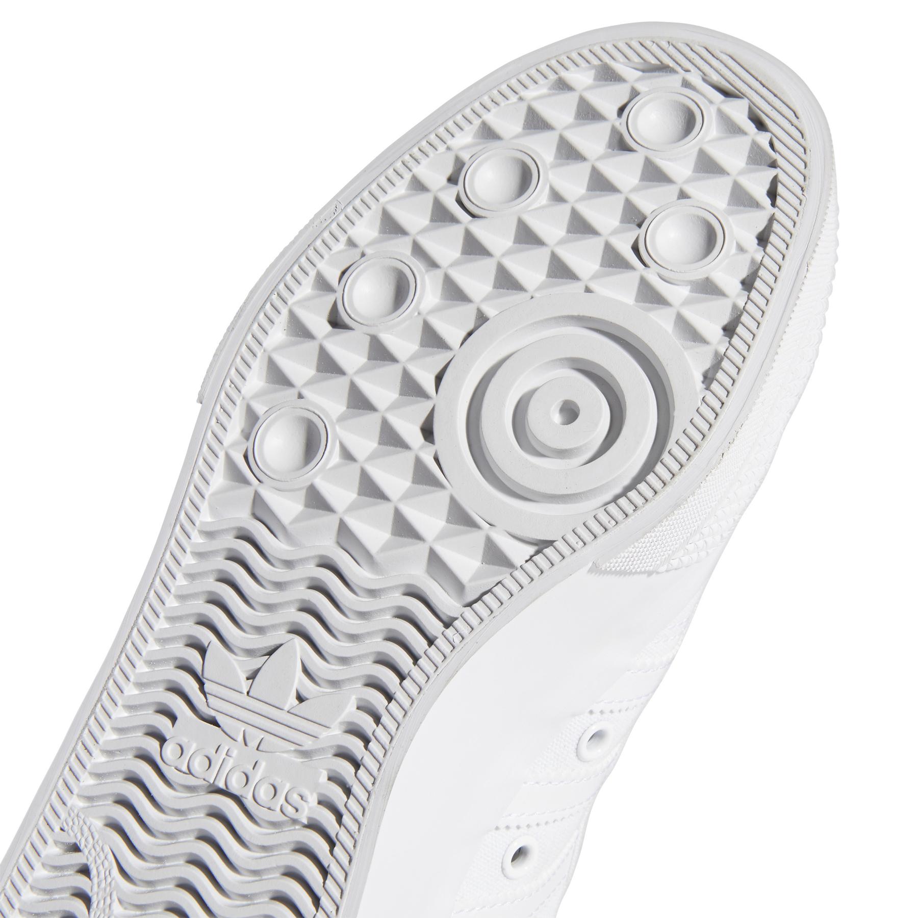 product/a/d/adidas-originals_fv5322_10_footwear_photography_detail_view_3_white_000.jpg