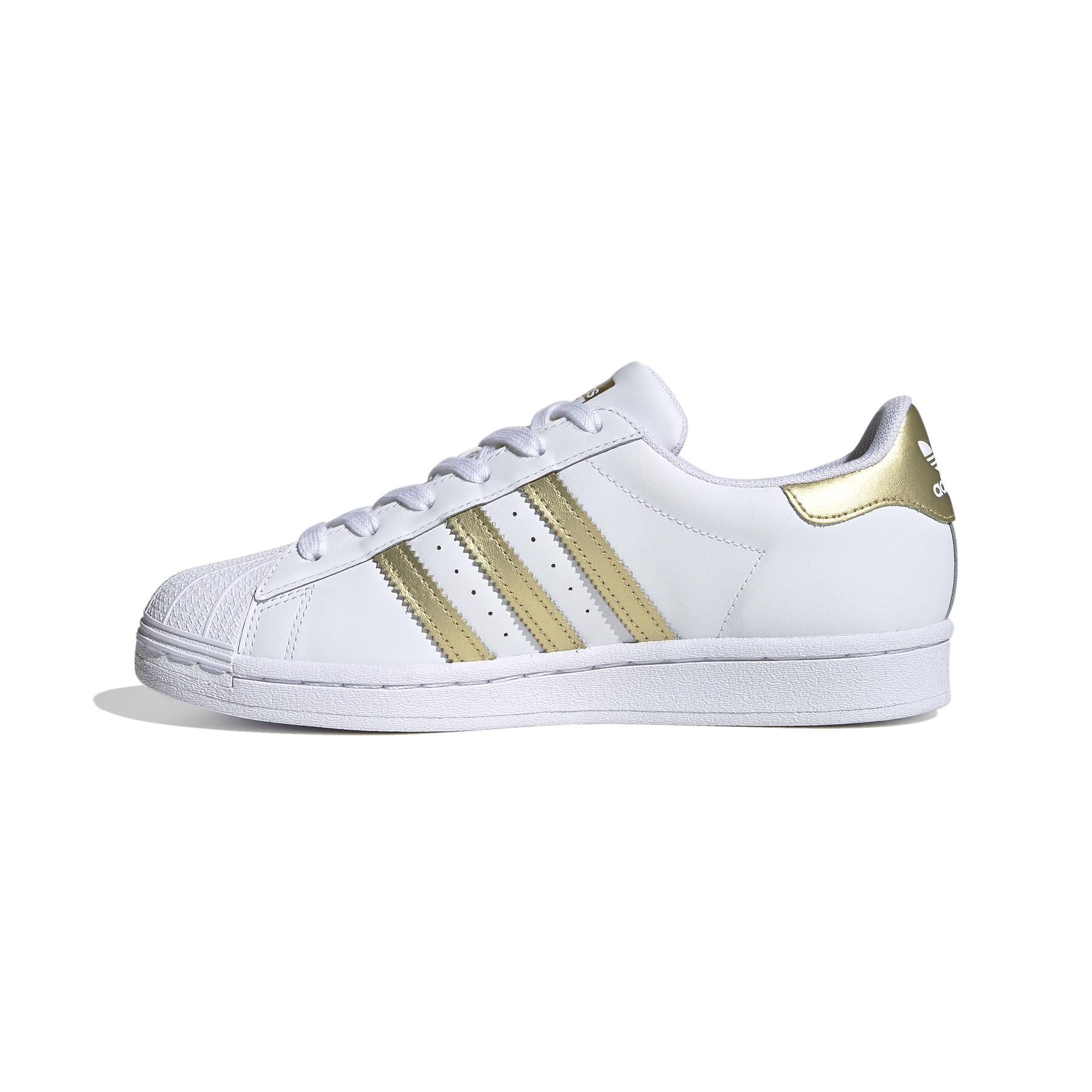 product/a/d/adidas-originals_fx7483_5_footwear_photography_side_medial_center_view_white_000.jpg
