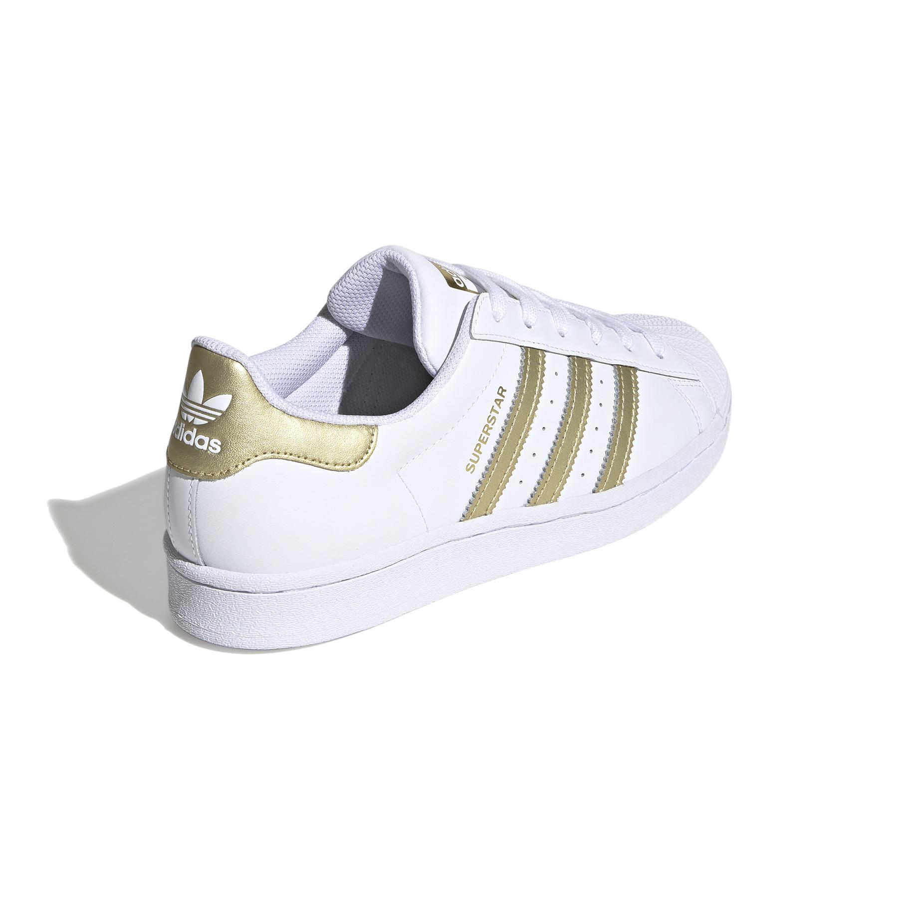 product/a/d/adidas-originals_fx7483_7_footwear_photography_back_lateral_top_view_white_000.jpg
