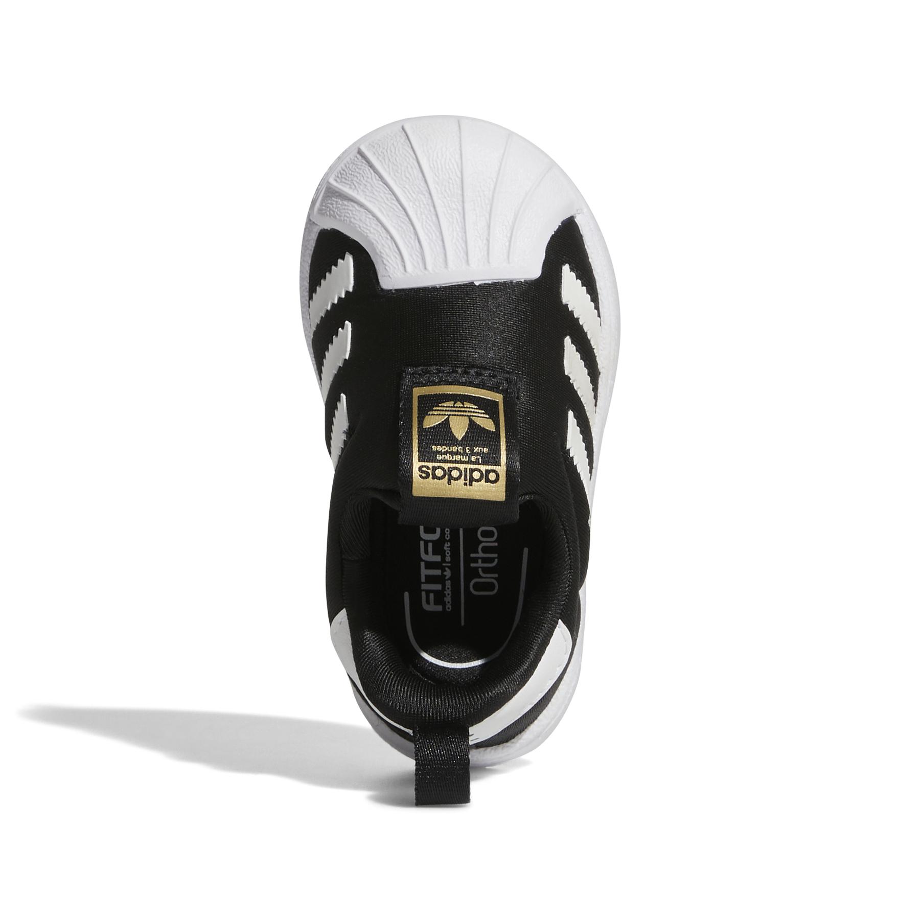 product/a/d/adidas-originals_gx3233_3_footwear_photography_top_portrait_view_white_000.jpg