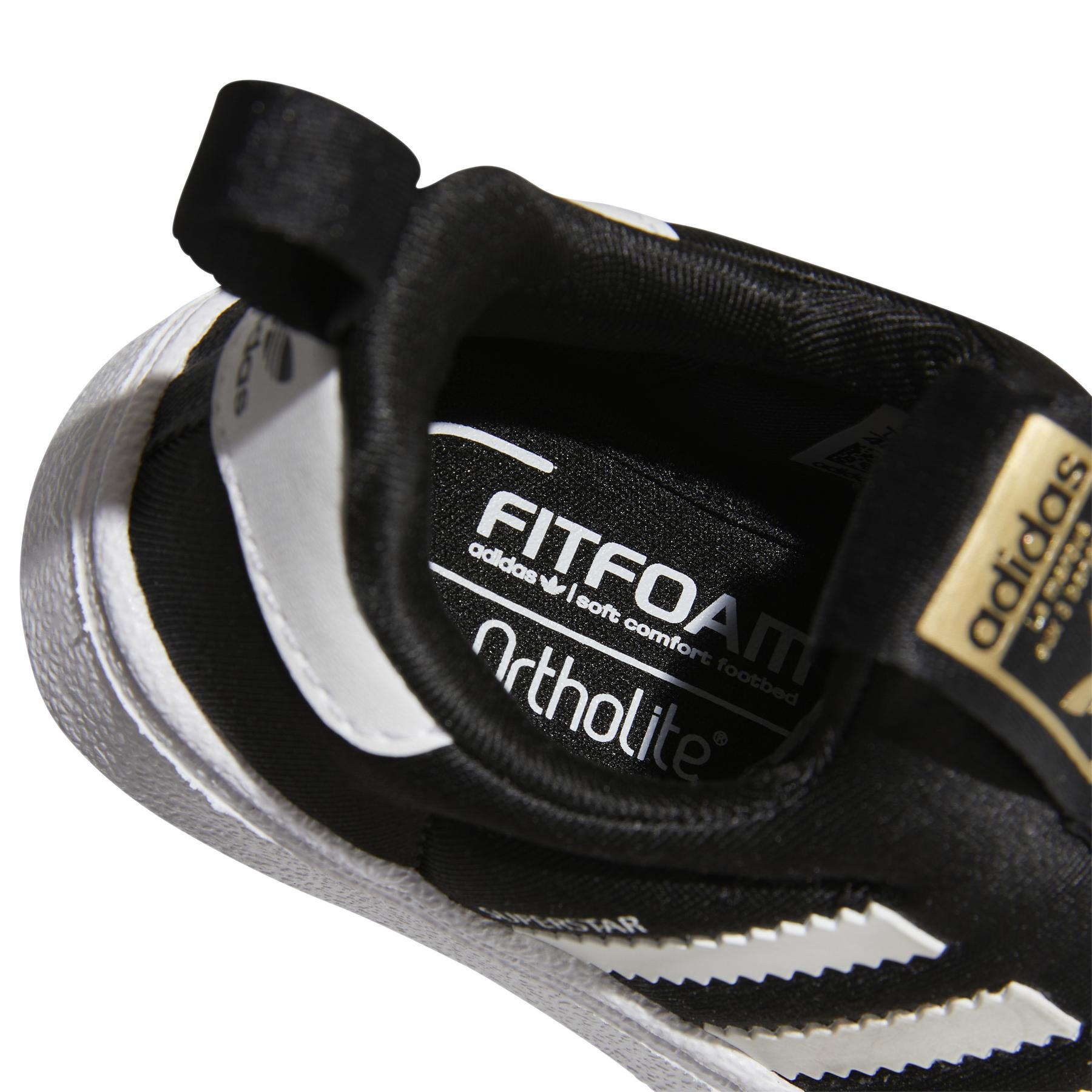 product/a/d/adidas-originals_gx3233_8_footwear_photography_detail_view_1_white_000.jpg