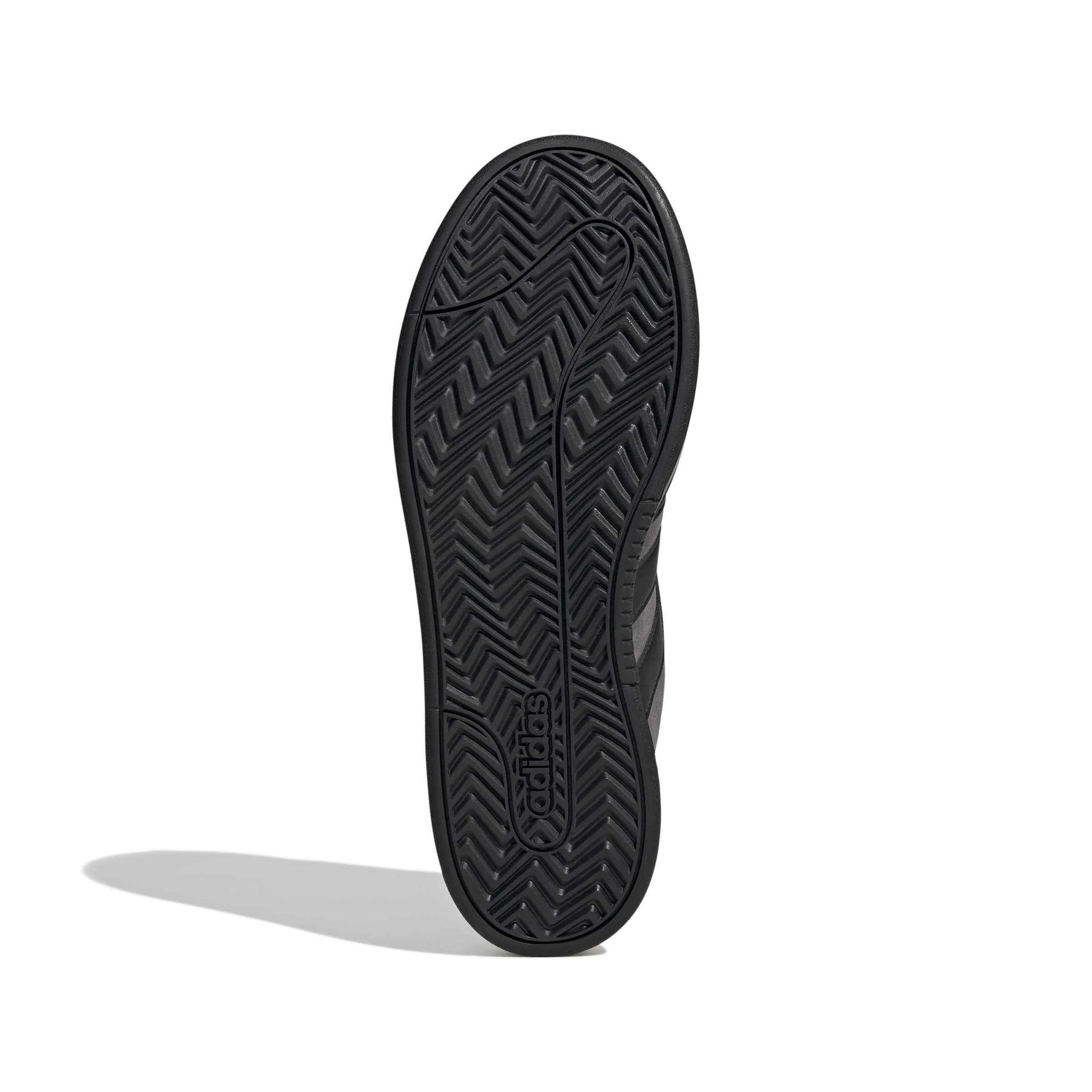 product/a/d/adidas-originals_jp7632_4_footwear_photography_bottom_view_white-nw091825.jpg