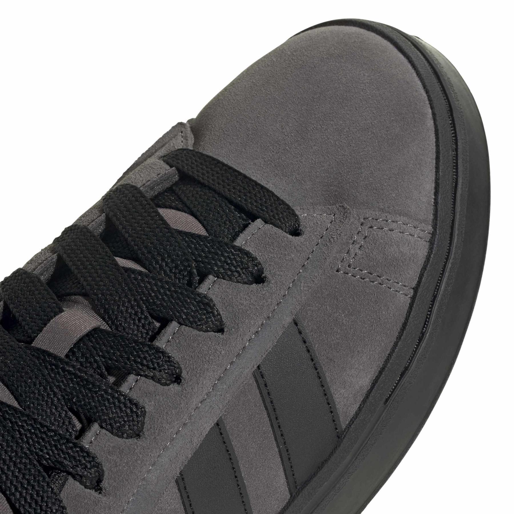 product/a/d/adidas-originals_jp7632_9_footwear_photography_detail_view_2_white-nw091825.jpg