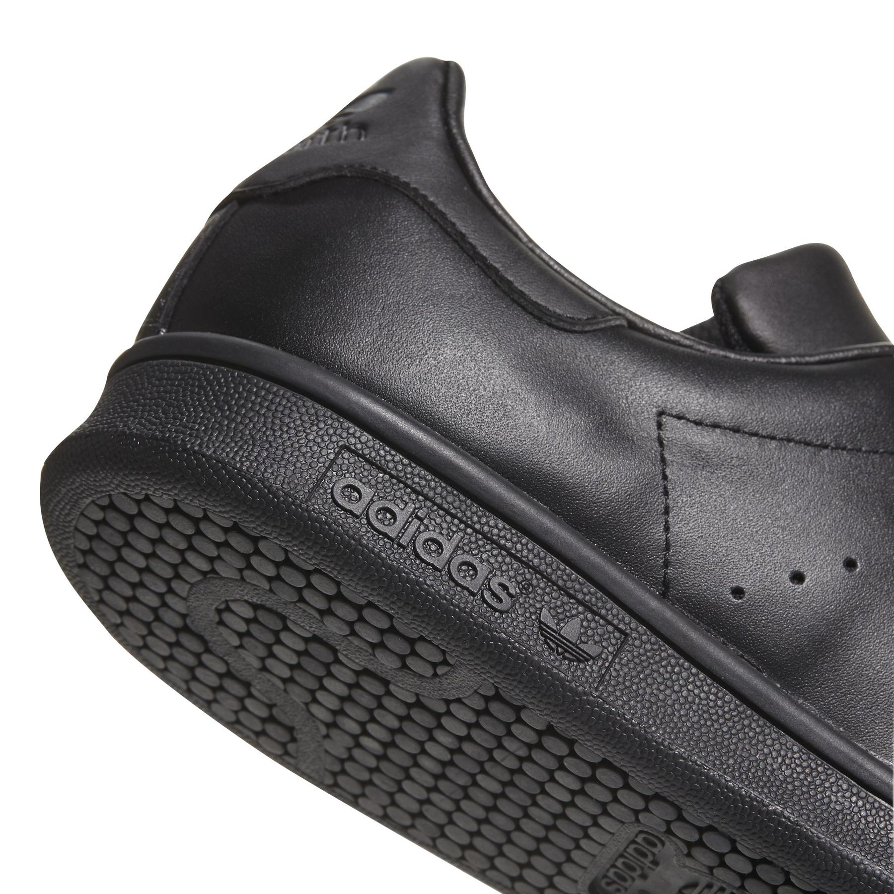 product/a/d/adidas-originals_m20327_11_footwear_photography_detail_view_2_white_000.jpg