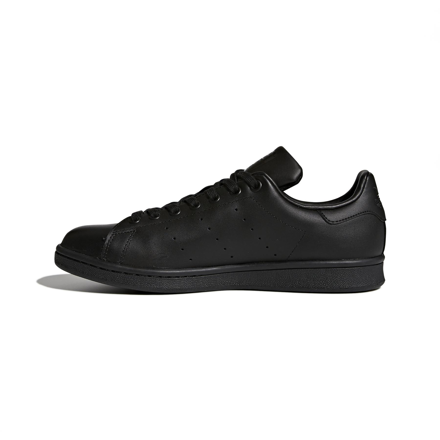 product/a/d/adidas-originals_m20327_5_footwear_photography_side_medial_center_view_white_000.jpg