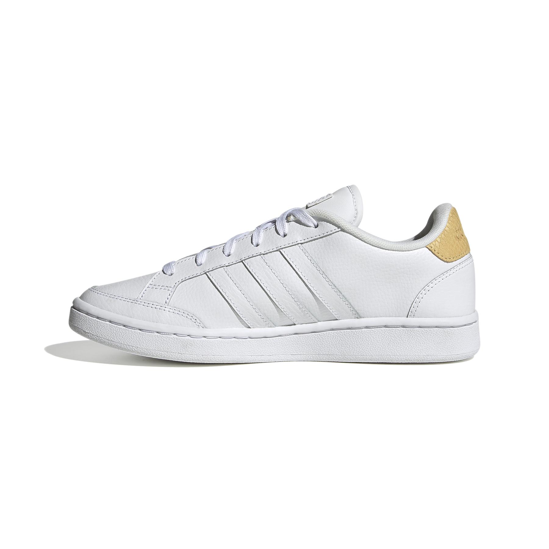 product/a/d/adidas_fw3301_5_footwear_photography_side_medial_center_view_white_000.jpg