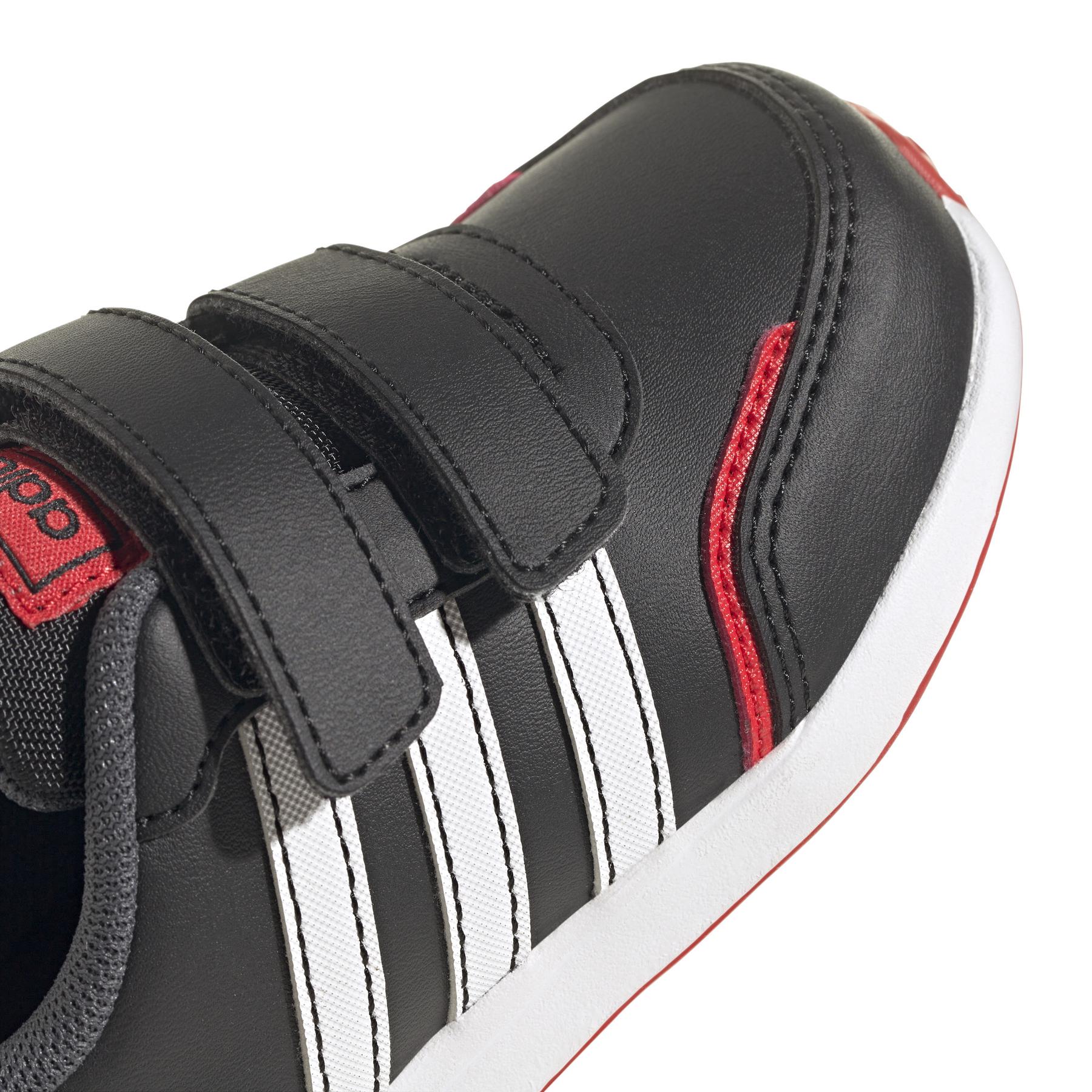 product/a/d/adidas_gw6607_9_footwear_photography_detail_view_2_white-nw052424.jpg