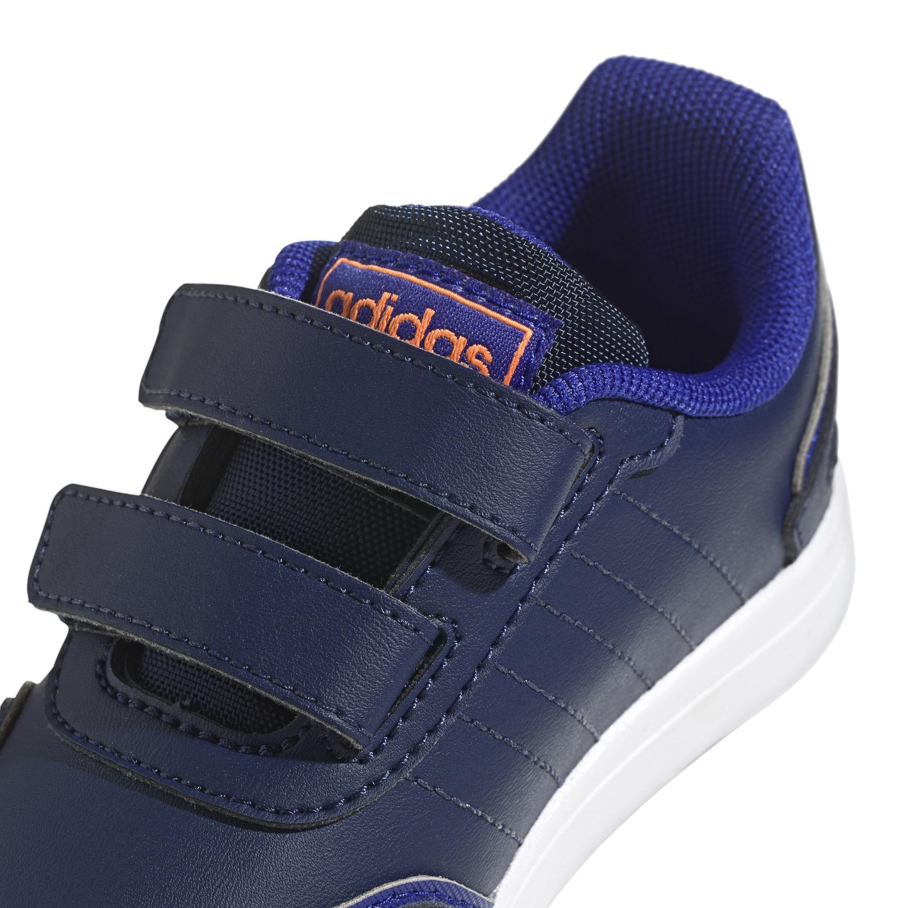 product/a/d/adidas_h03794_9_footwear_photography_detail_view_2_white-nw052424.jpg