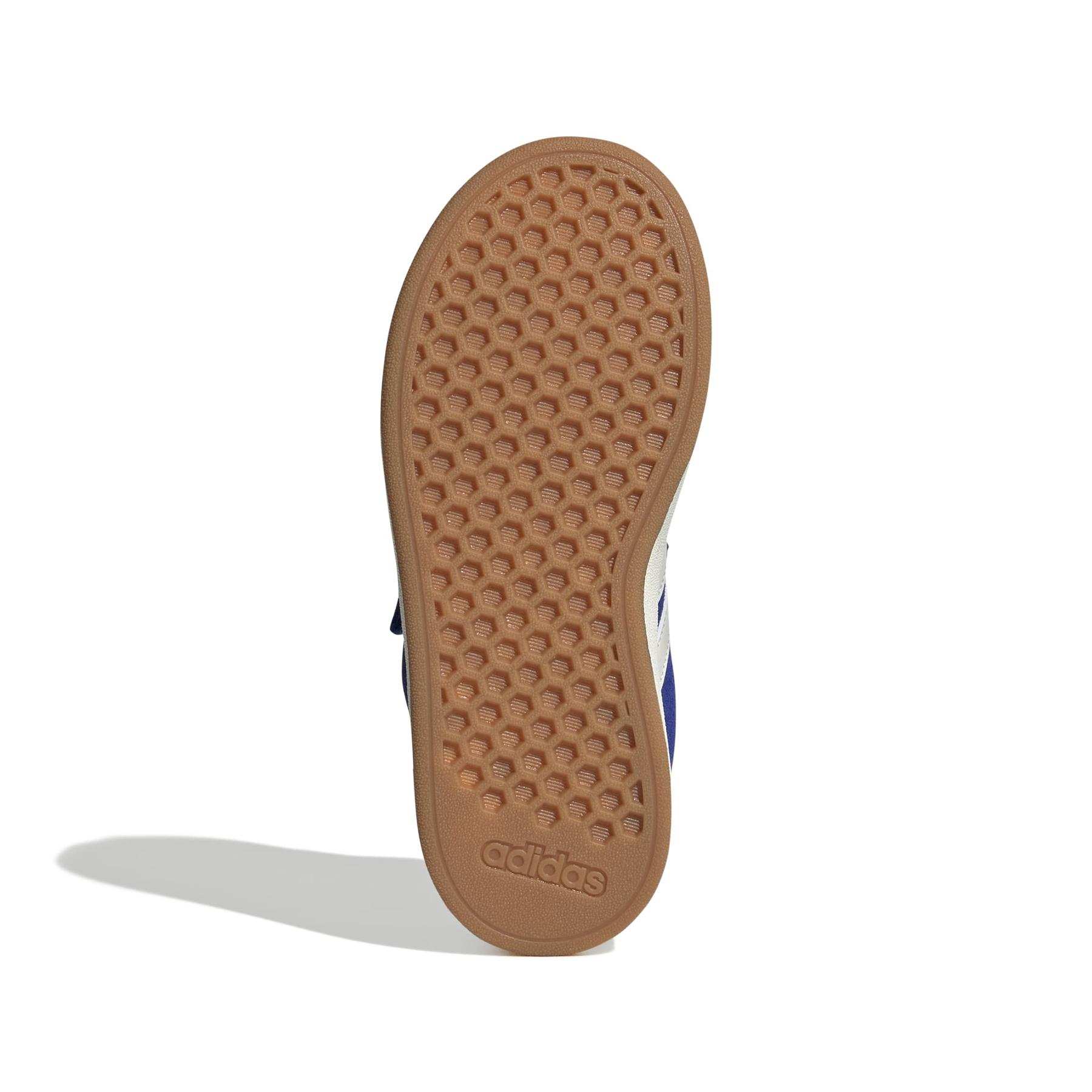 product/a/d/adidas_jh6180_4_footwear_photography_bottom_view_white-nw091625.jpg