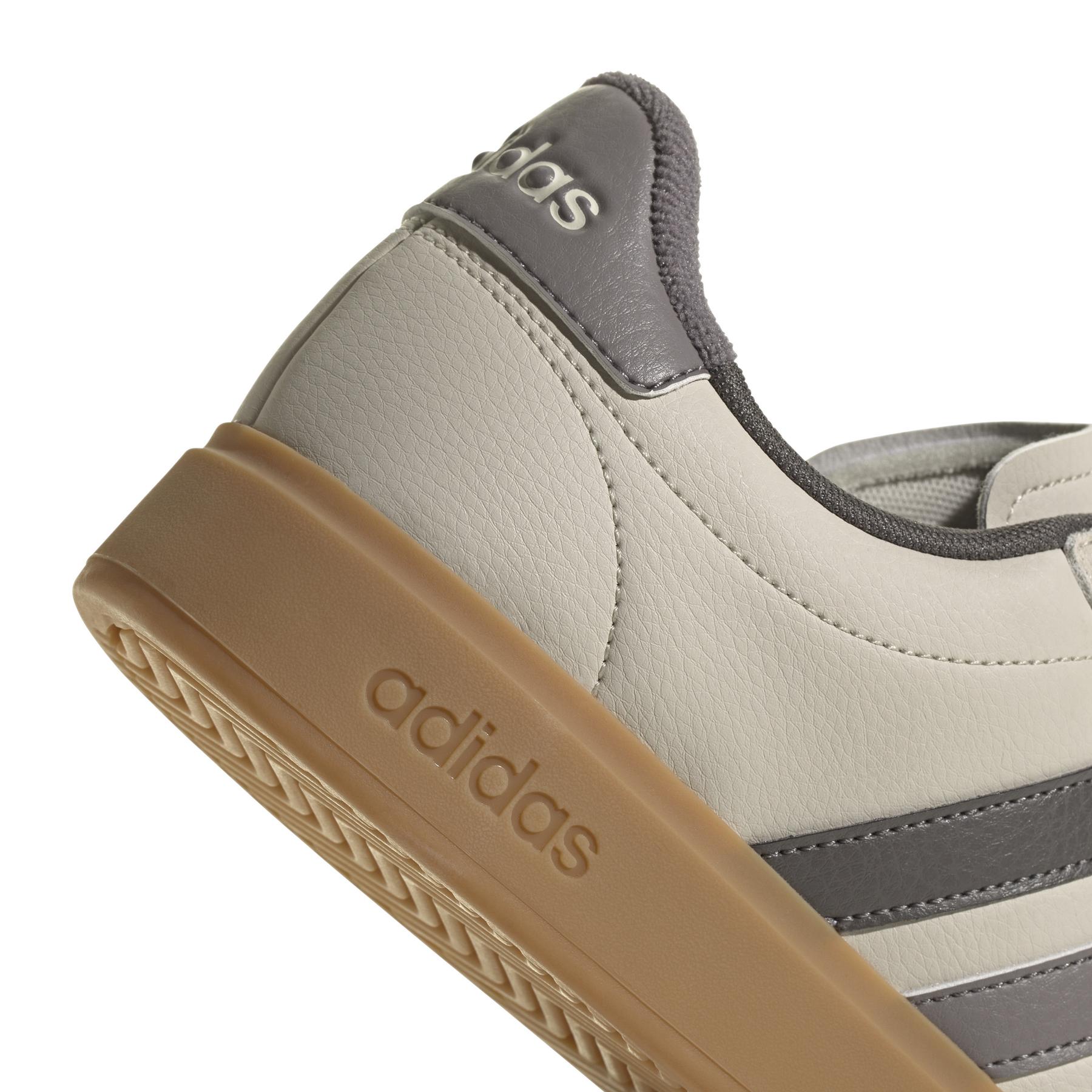 product/a/d/adidas_jh8688_9_footwear_photography_detail_view_2_white.jpg