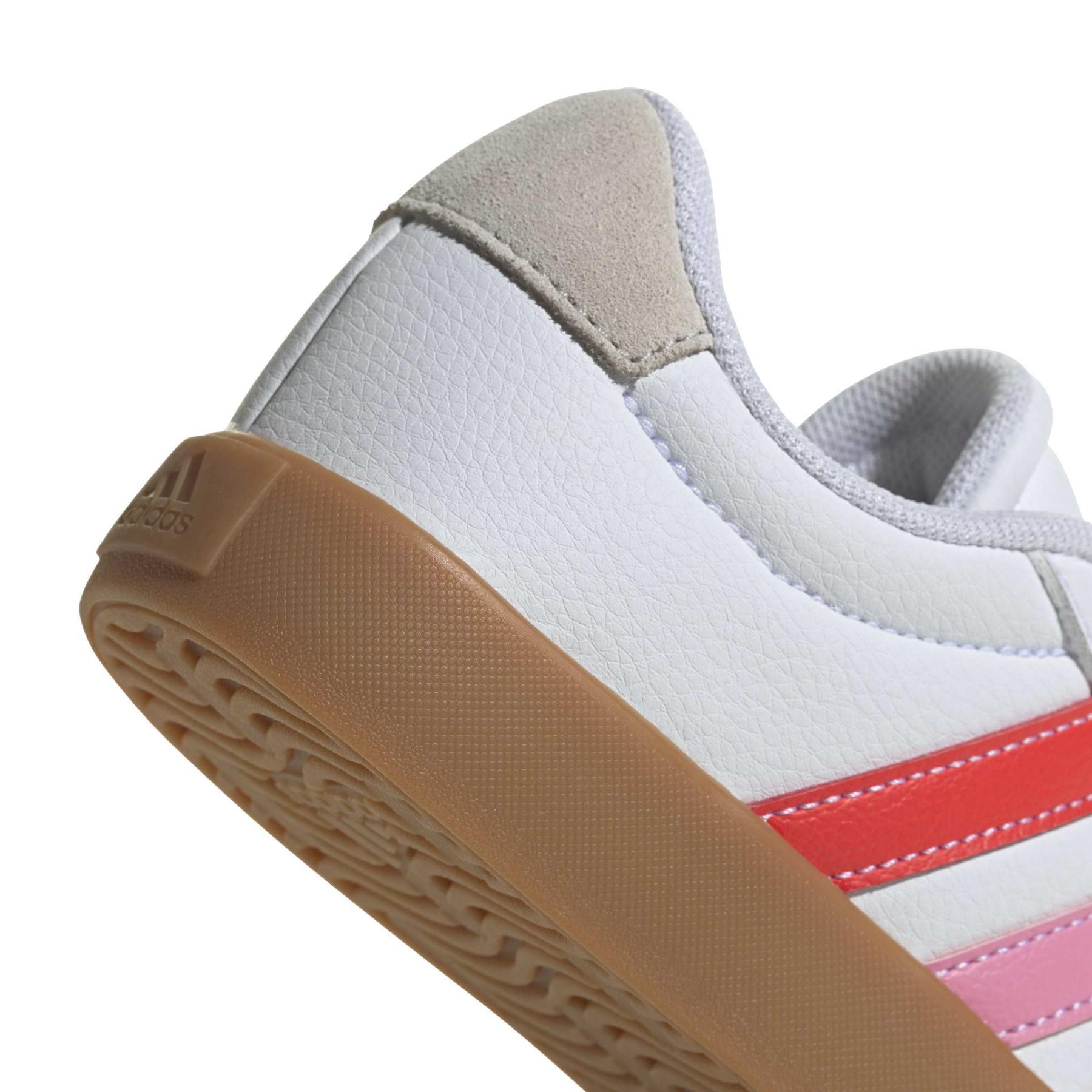 product/a/d/adidas_jh8722_9_footwear_photography_detail_view_2_white-nw091625.jpg