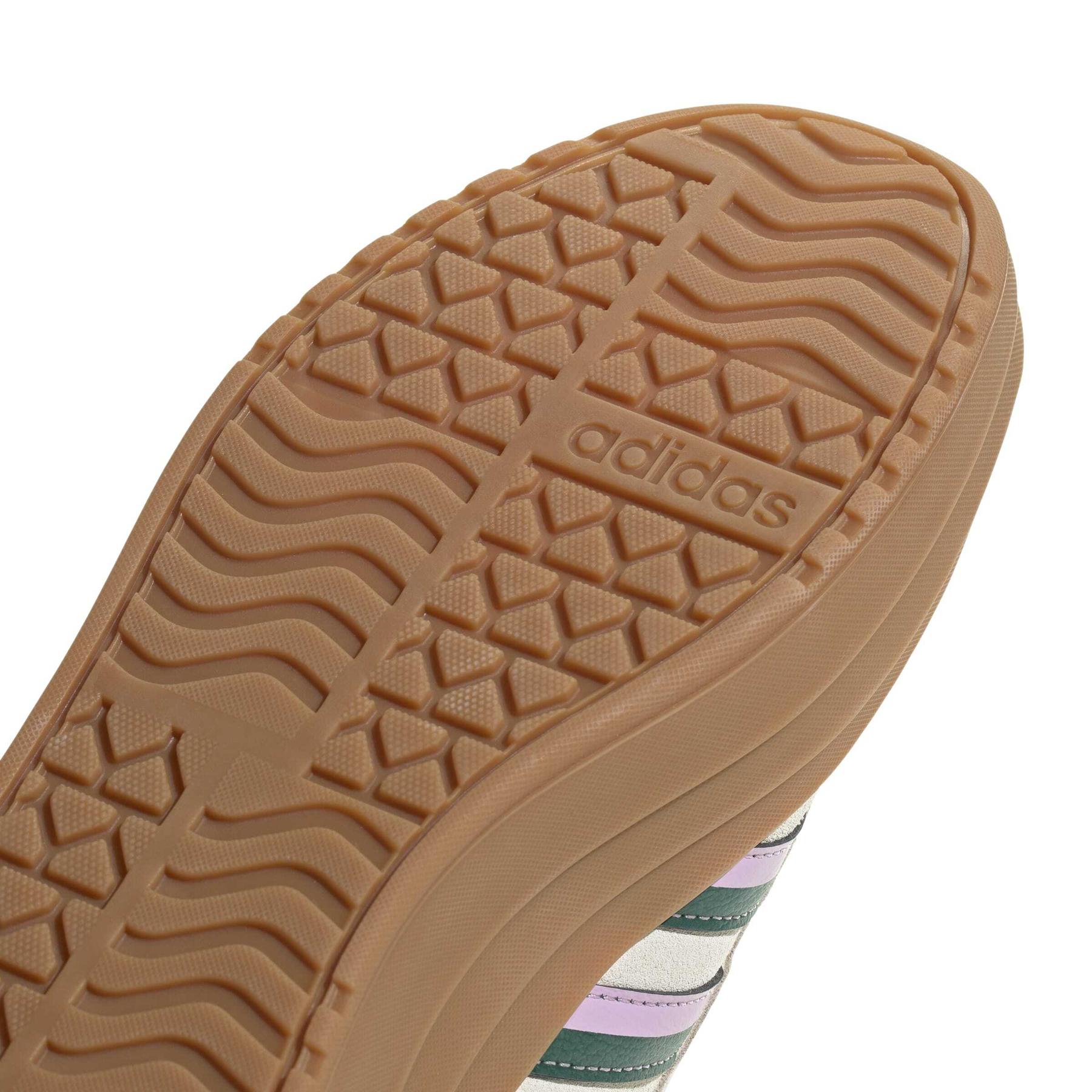 product/a/d/adidas_ji1788_9_footwear_photography_detail_view_2_white-nw091625.jpg