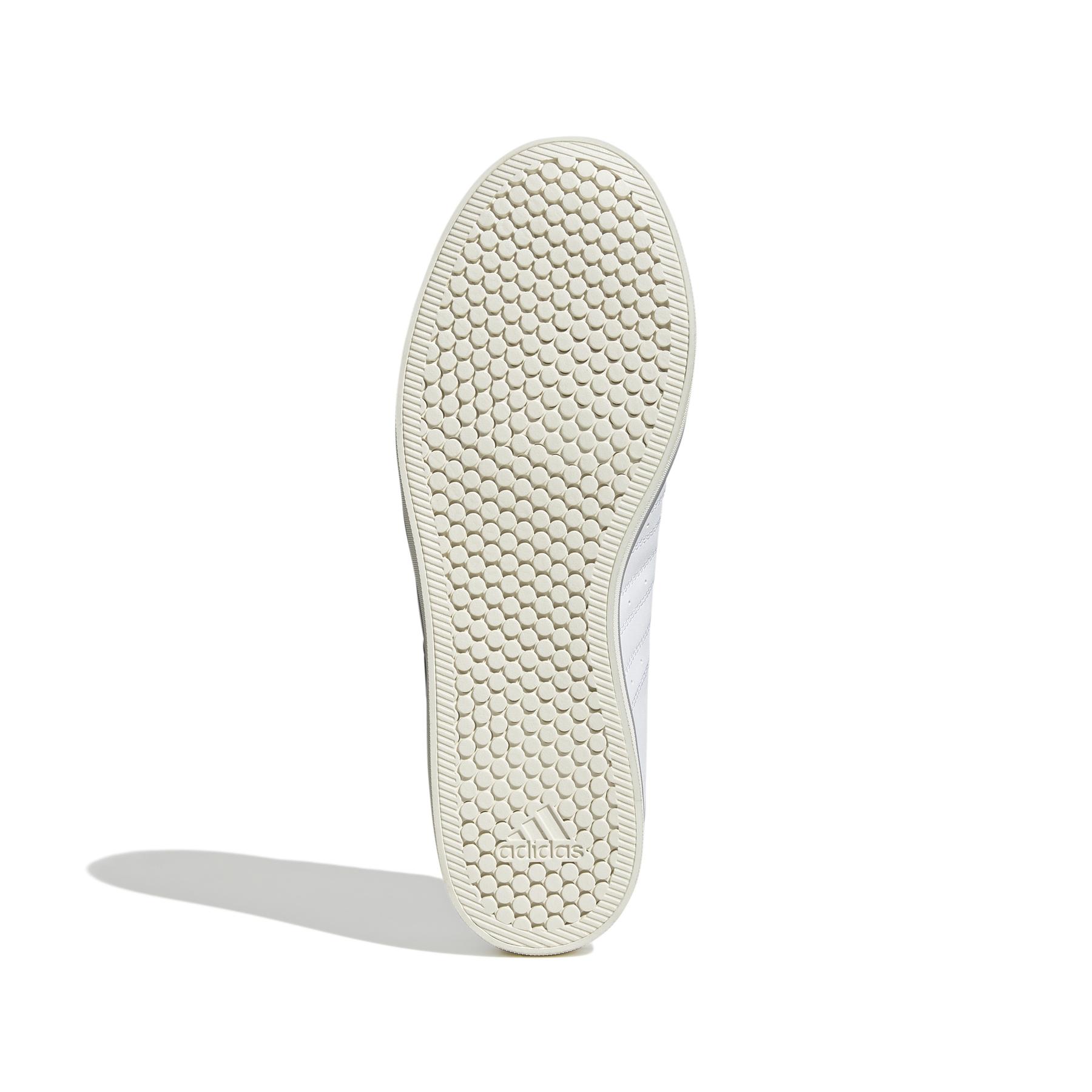 product/a/d/adidas_ji1812_4_footwear_photography_bottom_view_white-nw091625.jpg