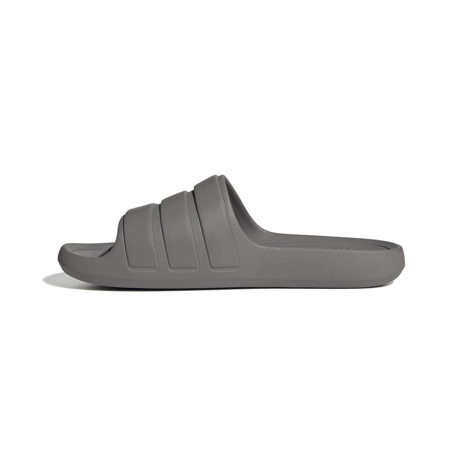 product/a/d/adidas_jp5680_5_footwear_photography_side_medial_center_view_white-nw091625.jpg