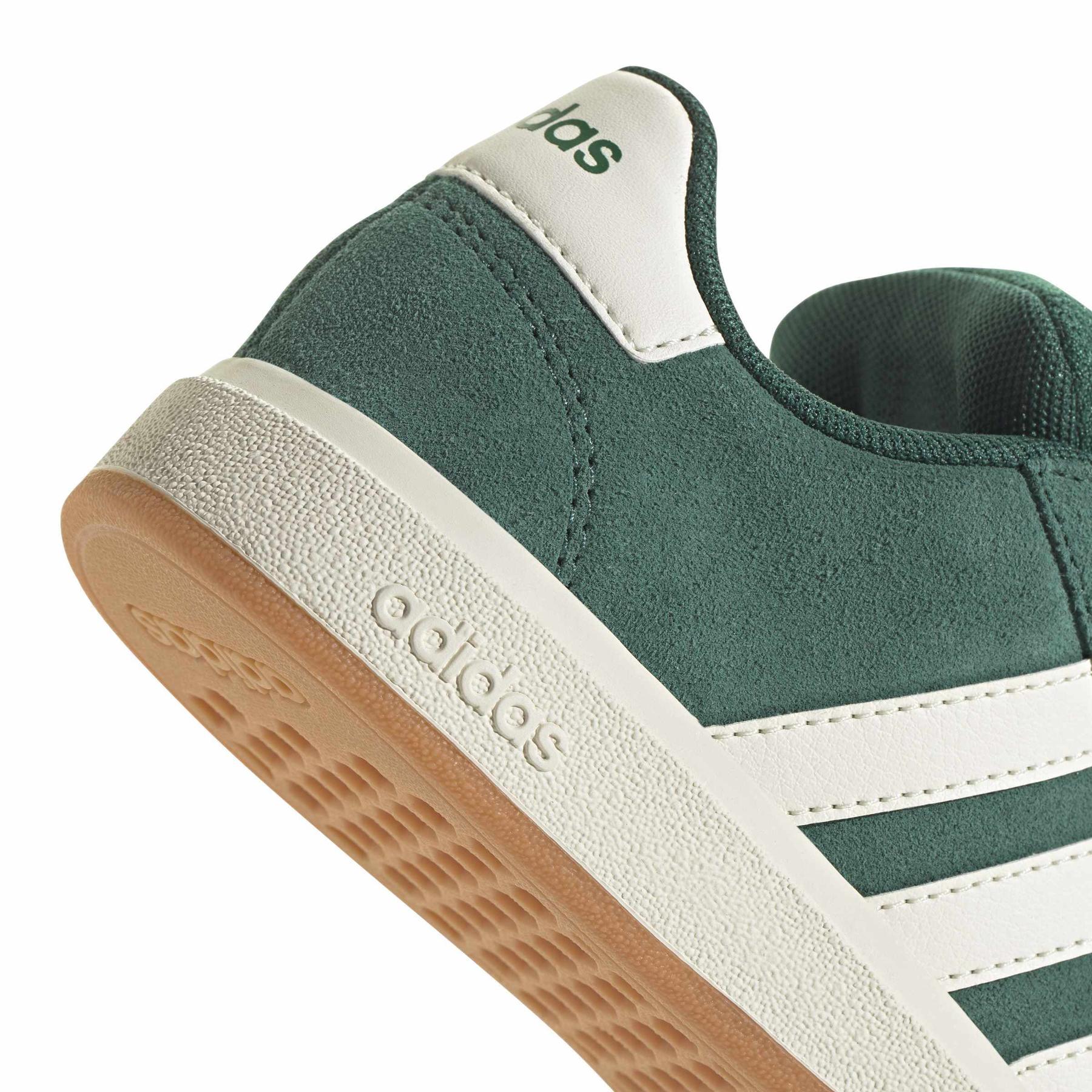 product/a/d/adidas_jp5893_8_footwear_photography_detail_view_1_white-nw091625.jpg