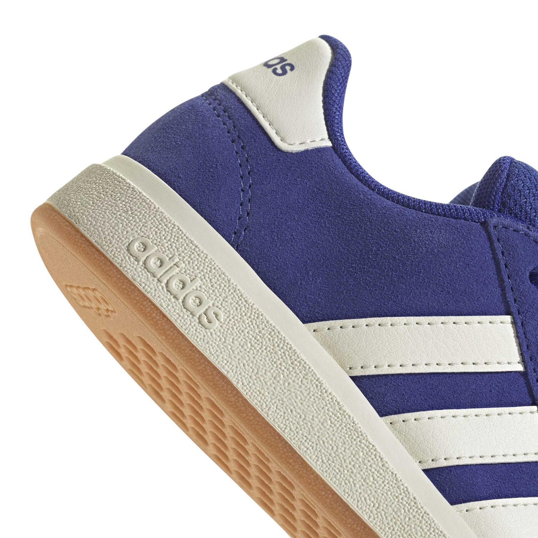 product/a/d/adidas_jp5894_8_footwear_photography_detail_view_1_white-nw091625.jpg