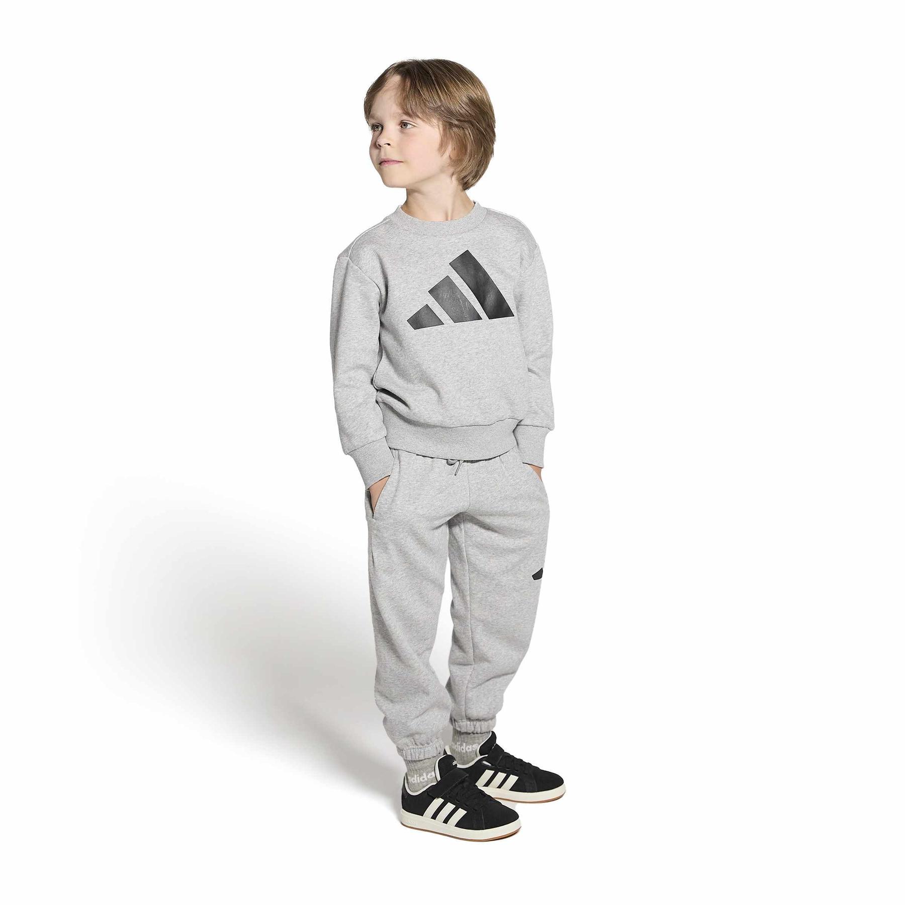 product/a/d/adidas_jp5896_10_footwear_on_model_front_view_white-nw091625.jpg
