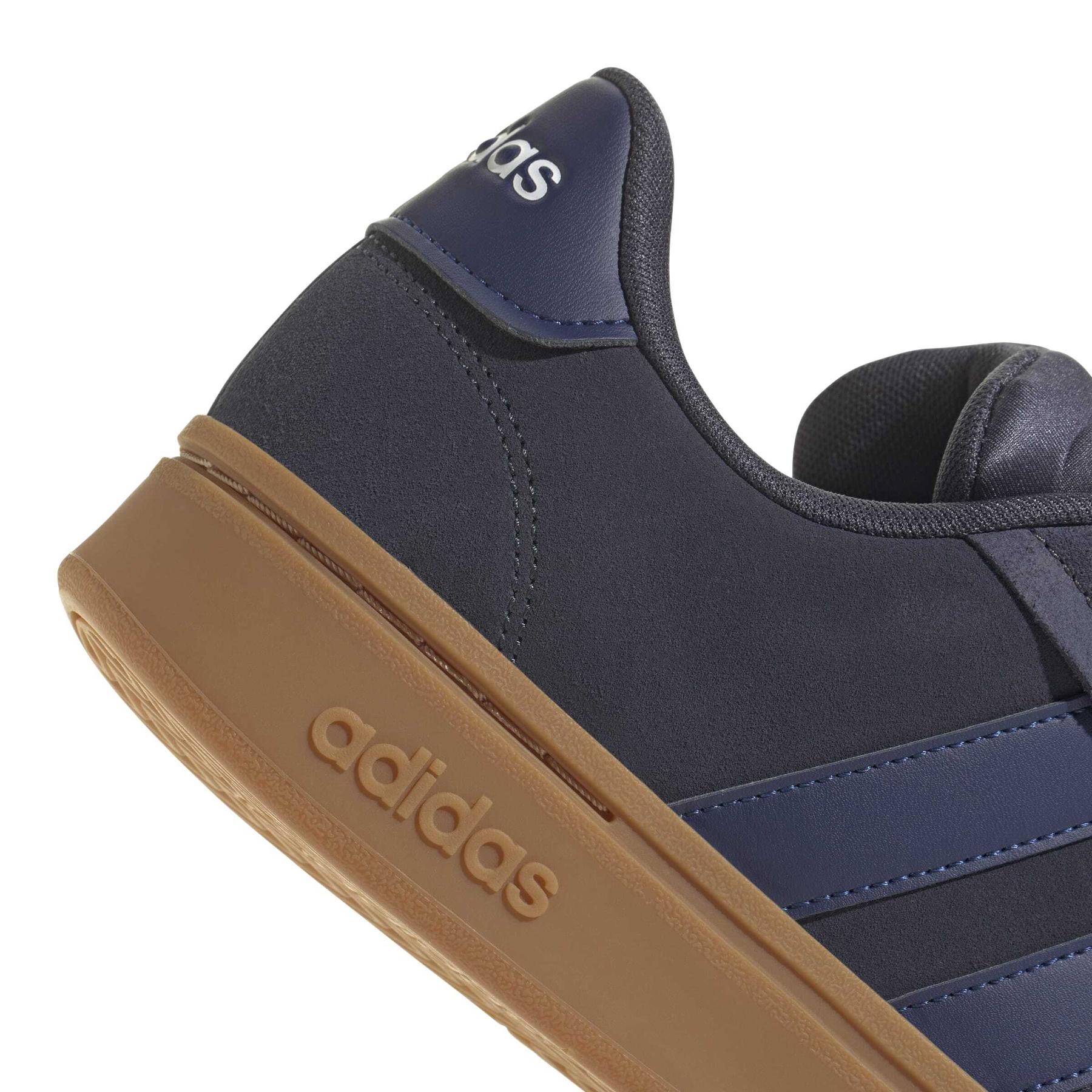 product/a/d/adidas_jq3008_8_footwear_photography_detail_view_1_white-nw091625.jpg