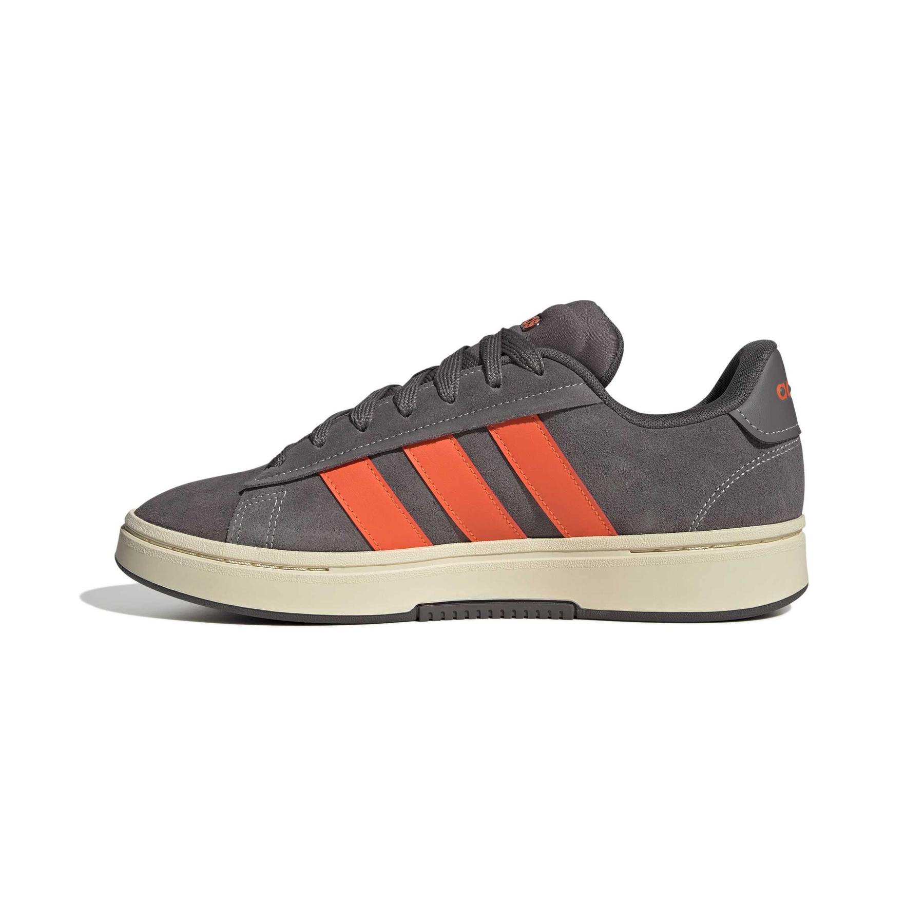 product/a/d/adidas_jq3011_5_footwear_photography_side_medial_center_view_white-nw091625.jpg