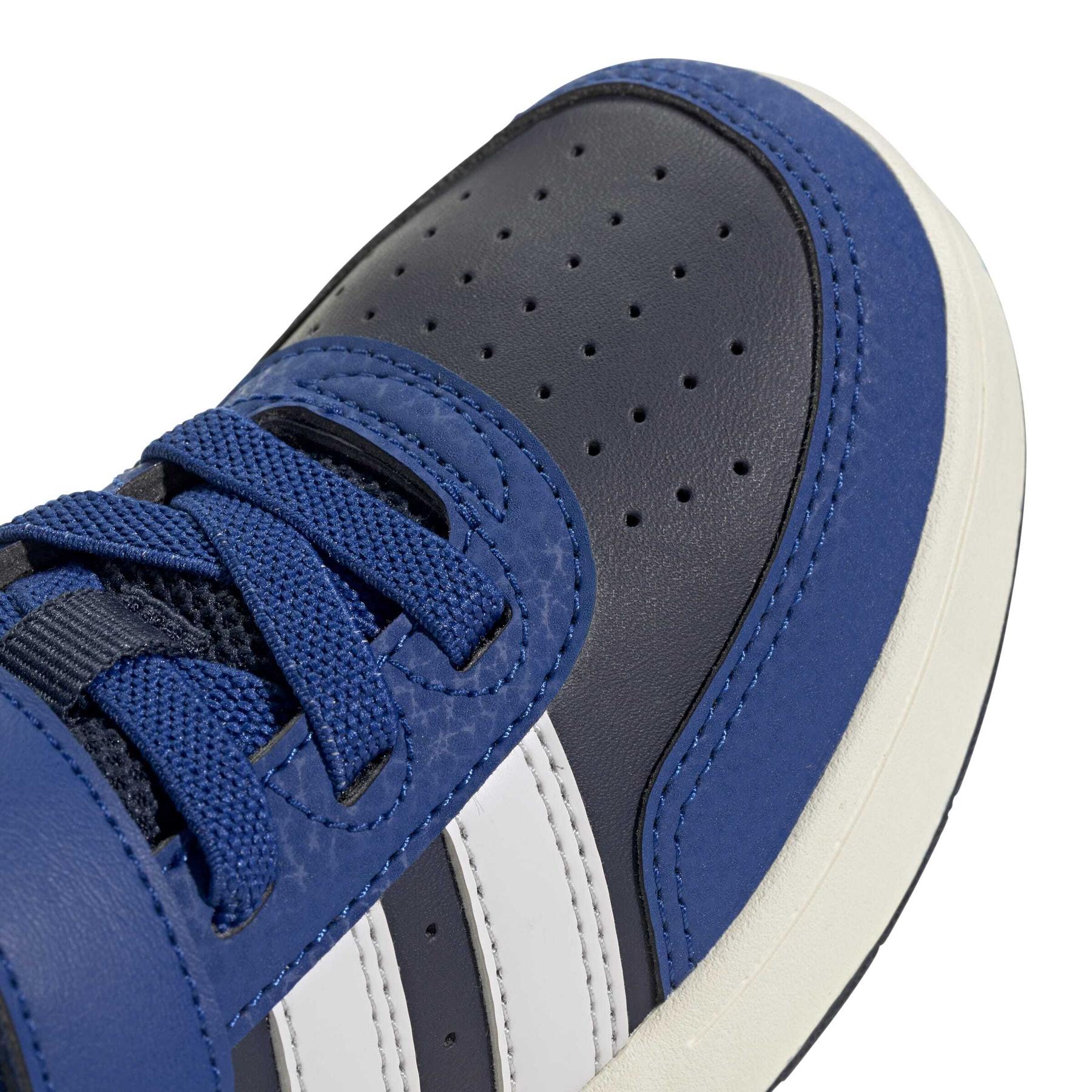 product/a/d/adidas_jq3691_8_footwear_photography_detail_view_1_white-nw091625.jpg