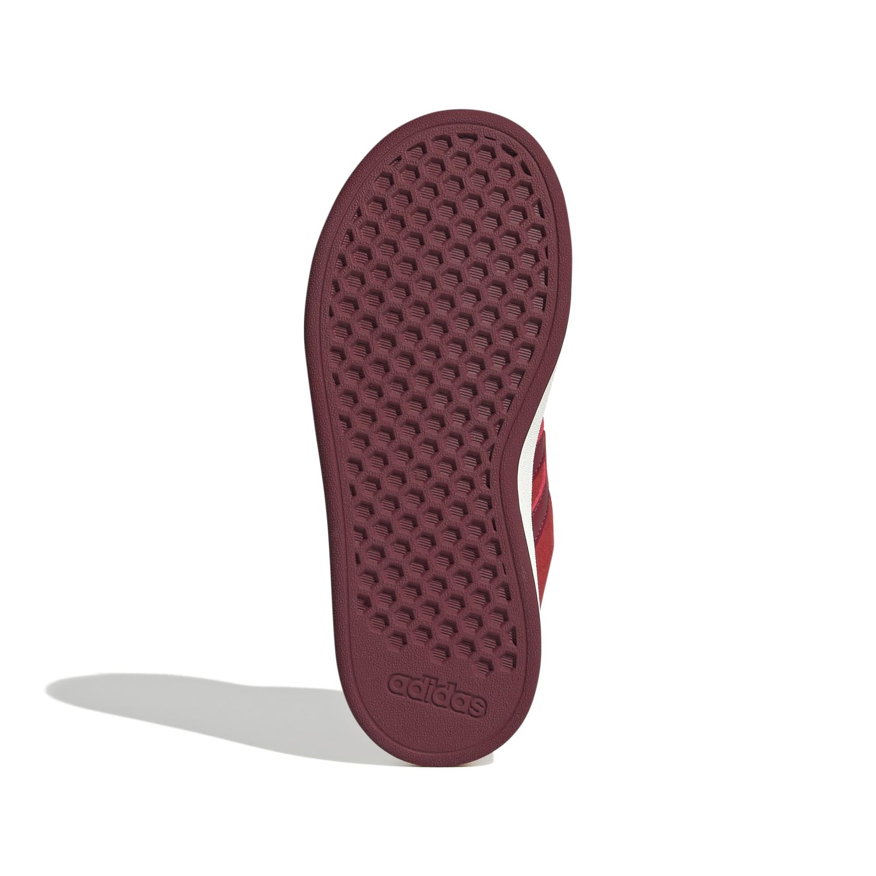 product/a/d/adidas_jq5653_4_footwear_photography_bottom_view_white-nw091625.jpg