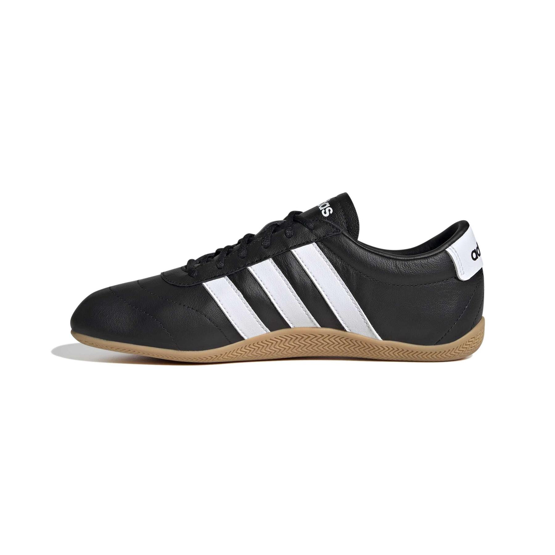 product/a/d/adidas_jq9684_5_footwear_photography_side_medial_center_view_white-nw091625.jpg