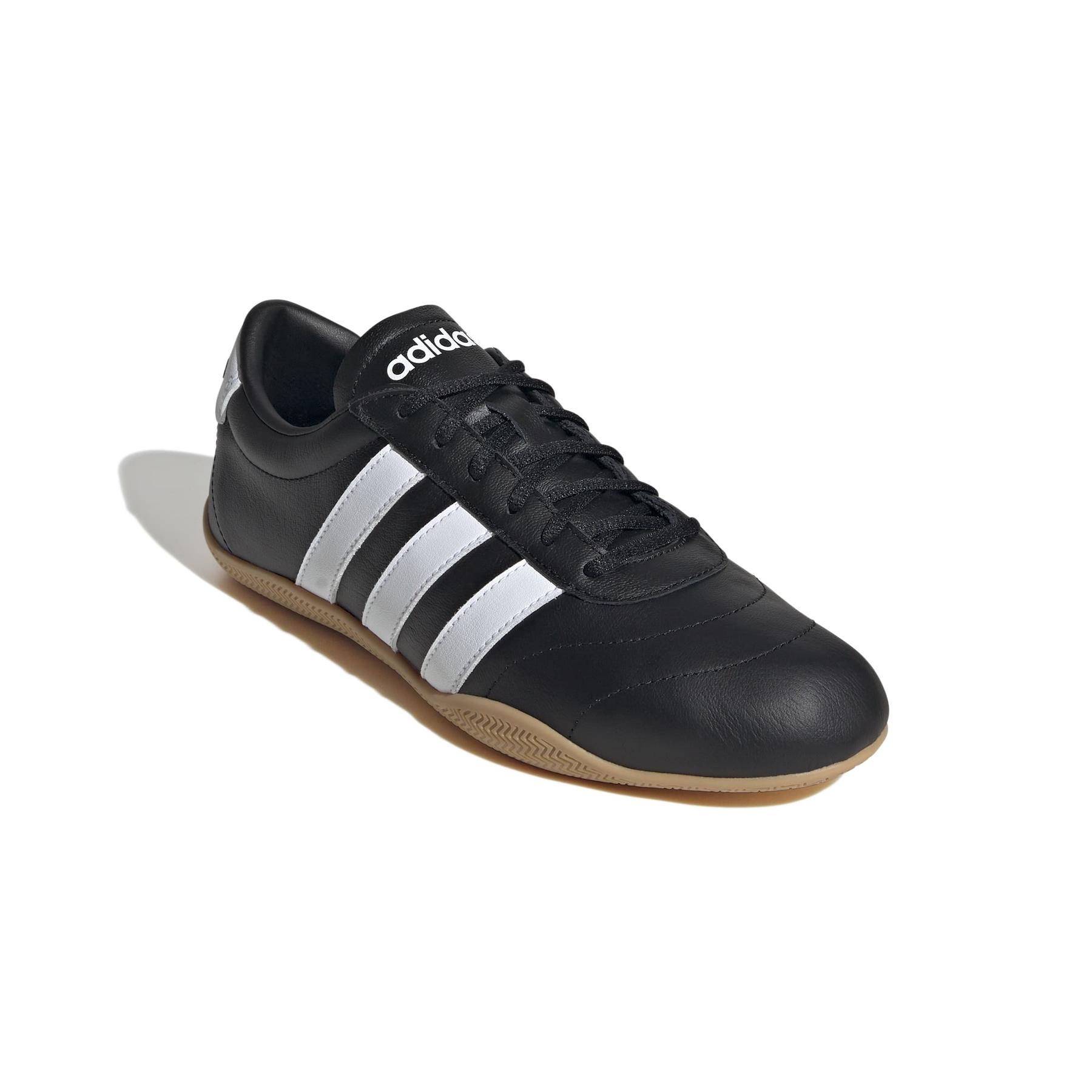 product/a/d/adidas_jq9684_6_footwear_photography_front_lateral_top_view_white-nw091625.jpg