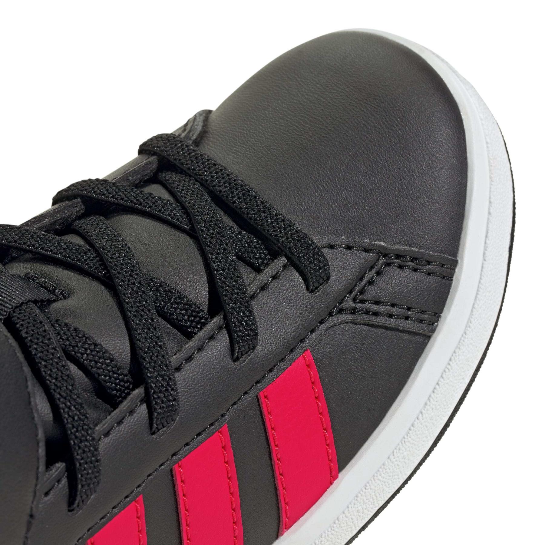 product/a/d/adidas_jr0801_8_footwear_photography_detail_view_1_white-nw091625.jpg