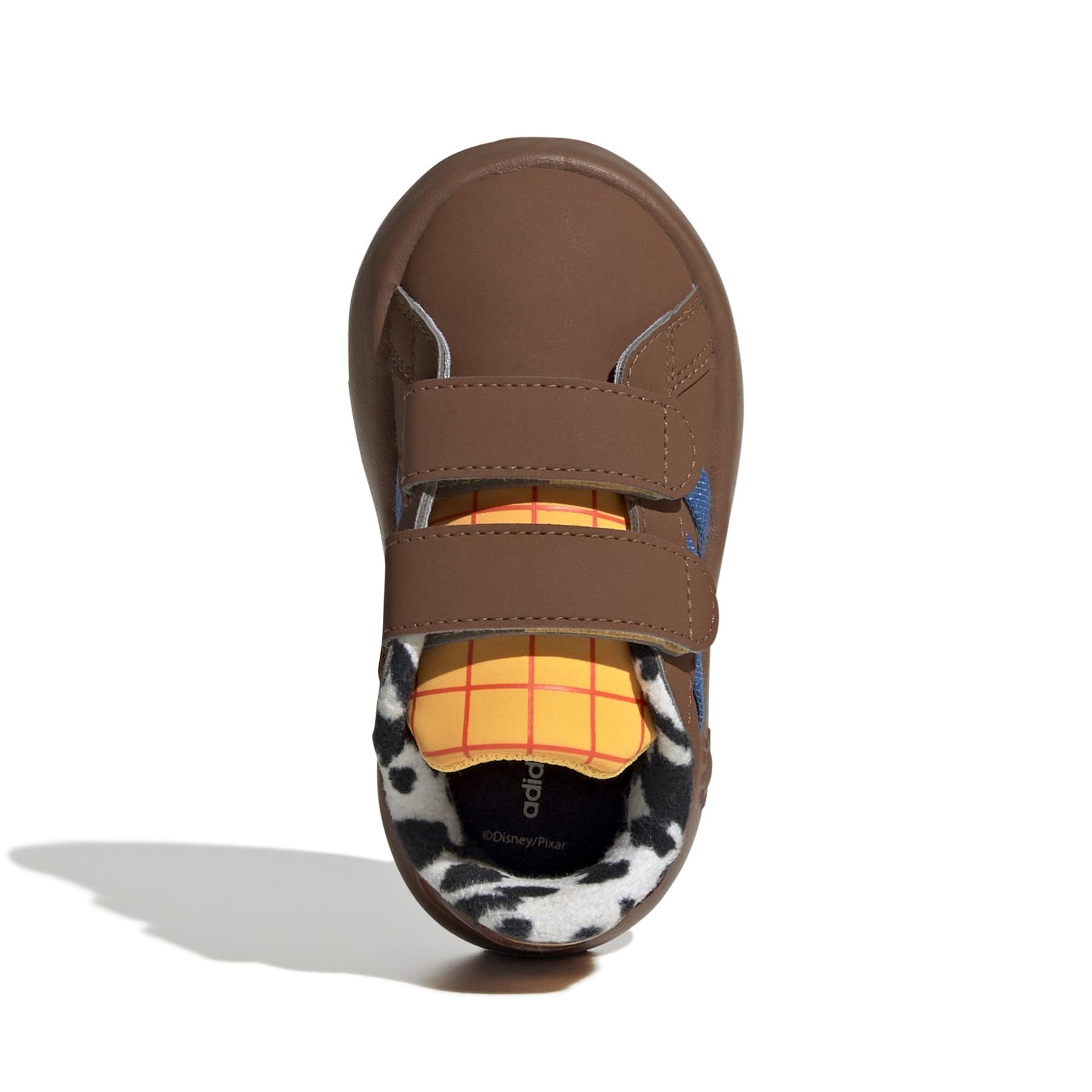 product/a/d/adidas_jr5629_3_footwear_photography_top_portrait_view_white-nw091725.jpg