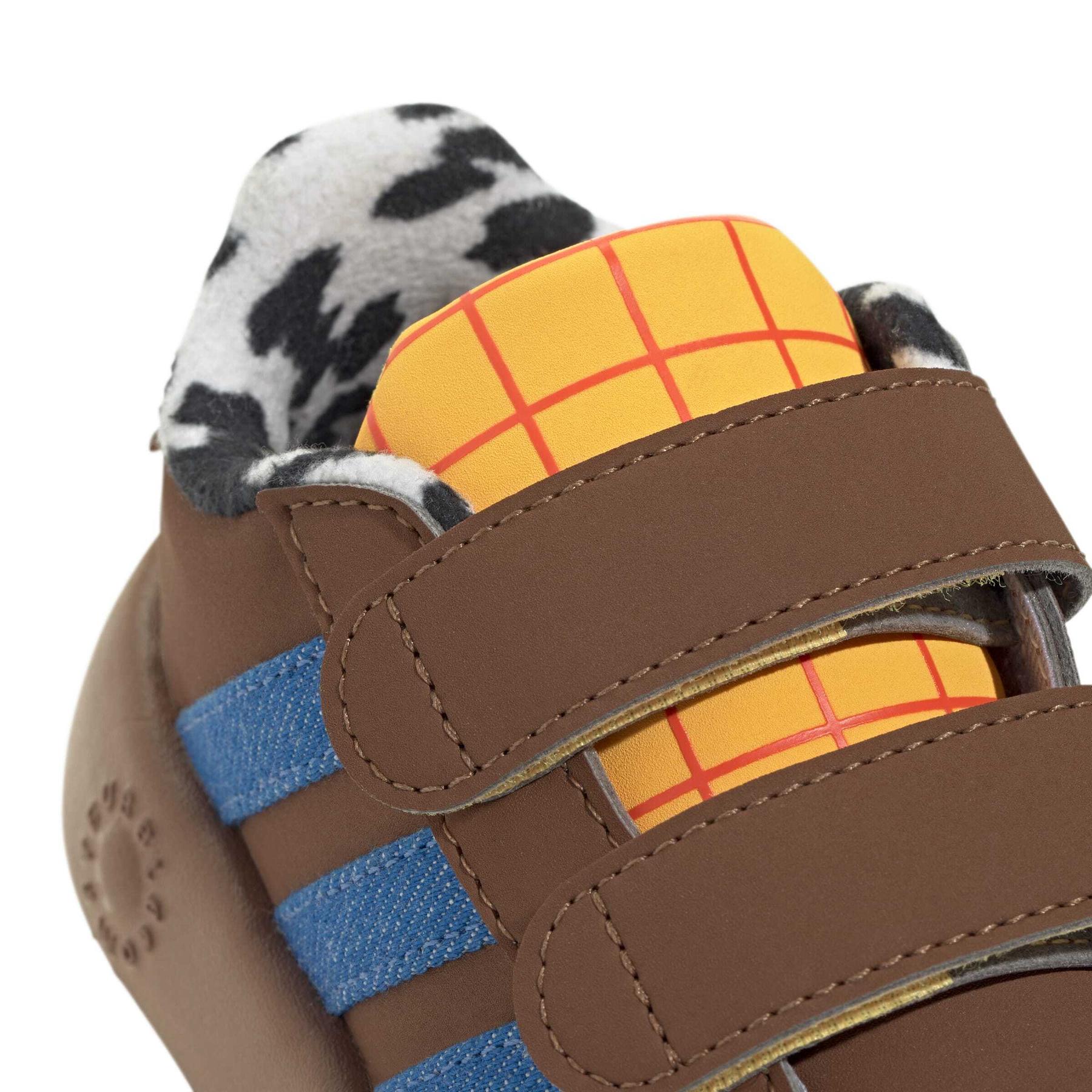 product/a/d/adidas_jr5629_8_footwear_photography_detail_view_1_white-nw091725.jpg