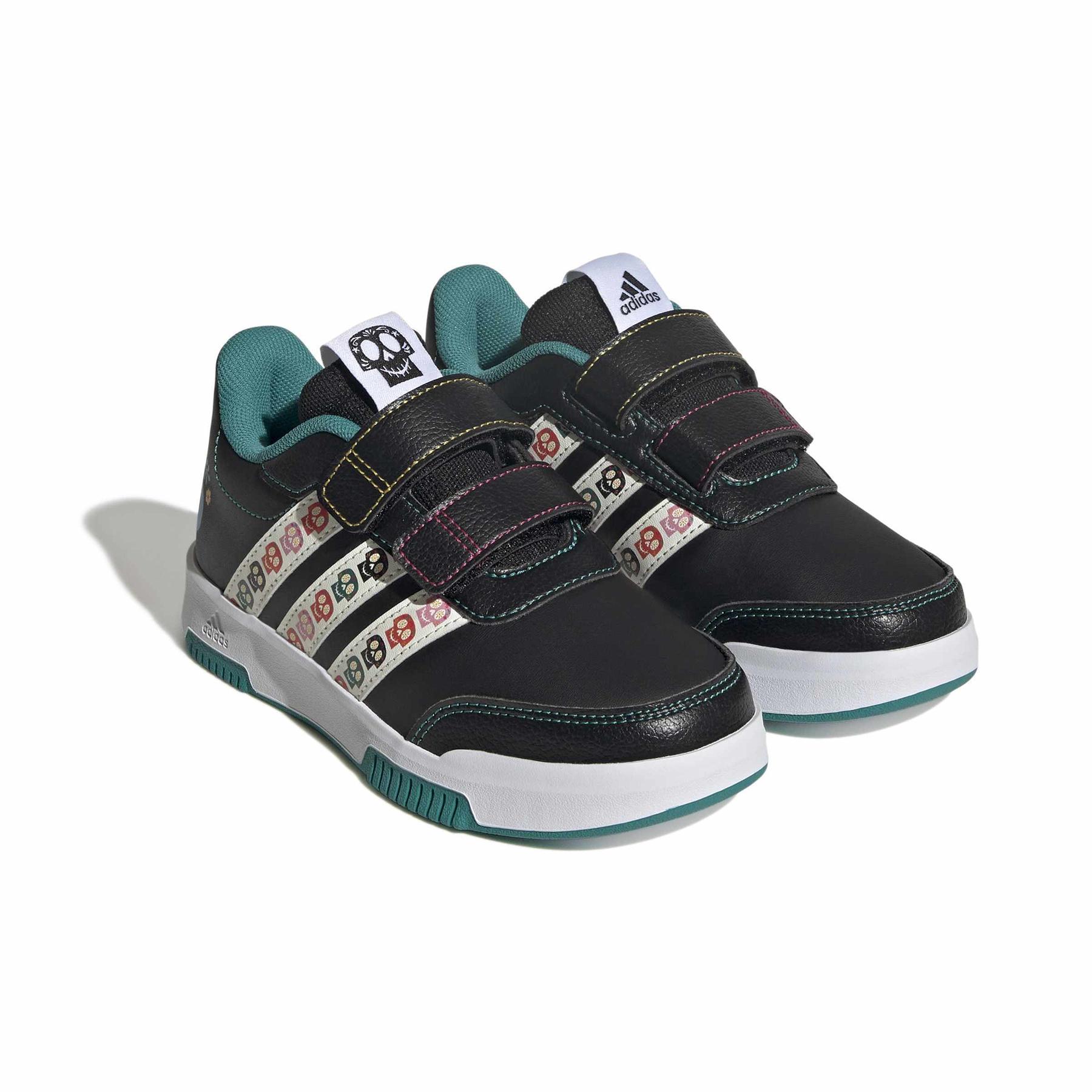 product/a/d/adidas_jr8127_10_footwear_photography_pair_view_white-nw091725.jpg