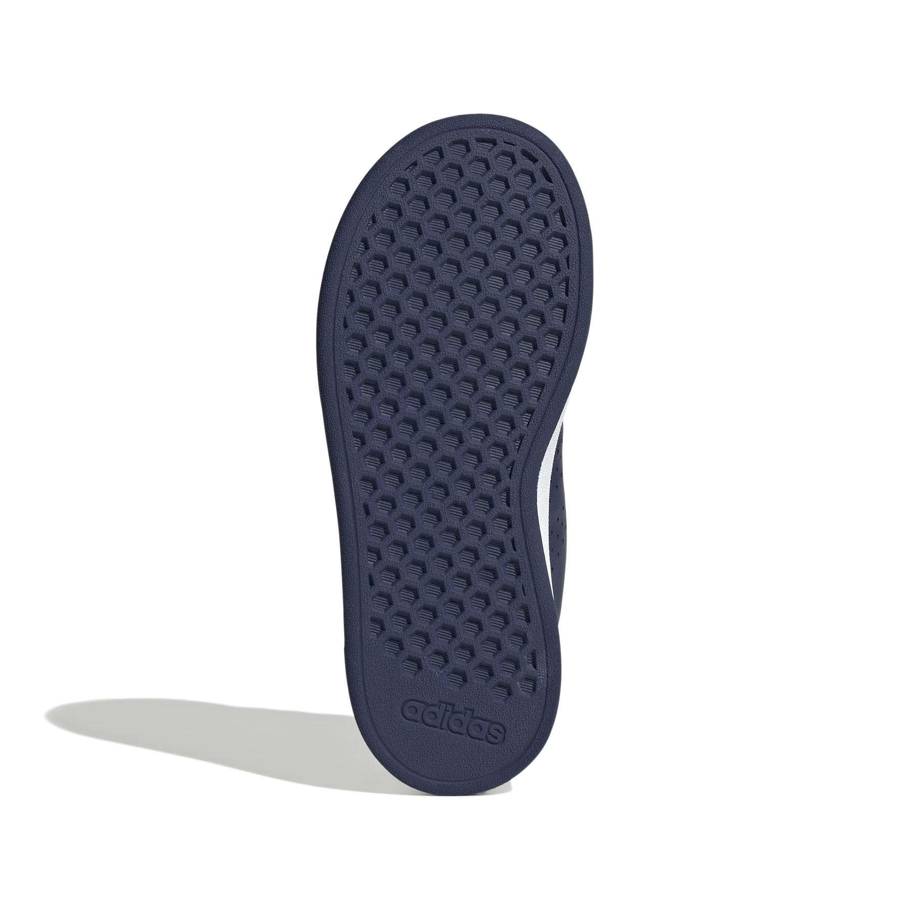 product/a/d/adidas_js3820_4_footwear_photography_bottom_view_white-nw091725.jpg
