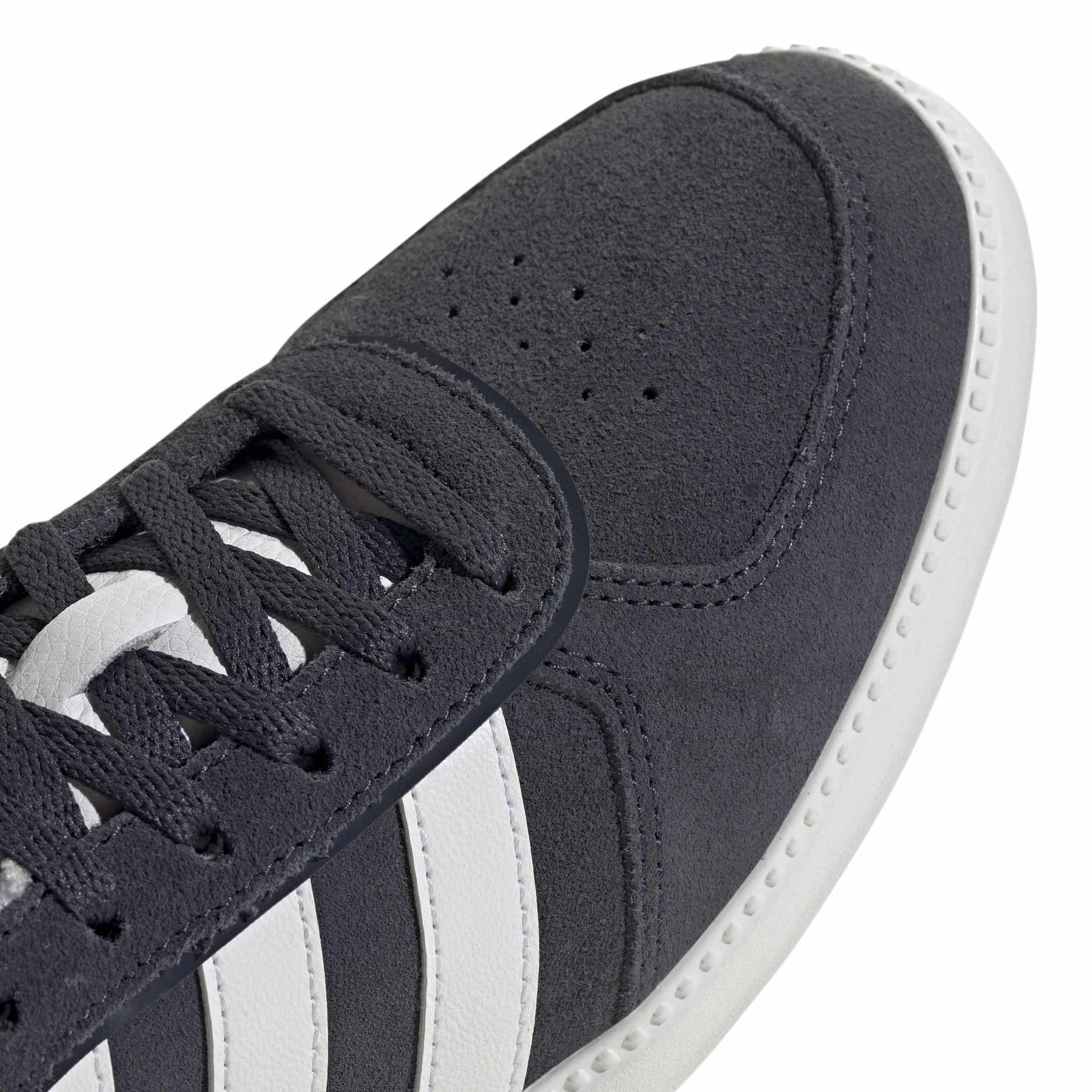 product/a/d/adidas_ki3145_8_footwear_photography_detail_view_1_white-nw091725.jpg
