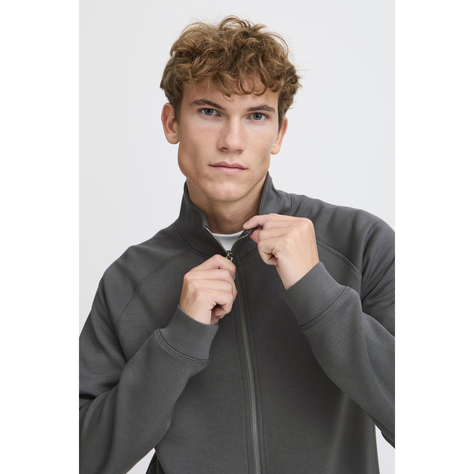 product/c/a/casual-friday_20504936-193906_6.jpg