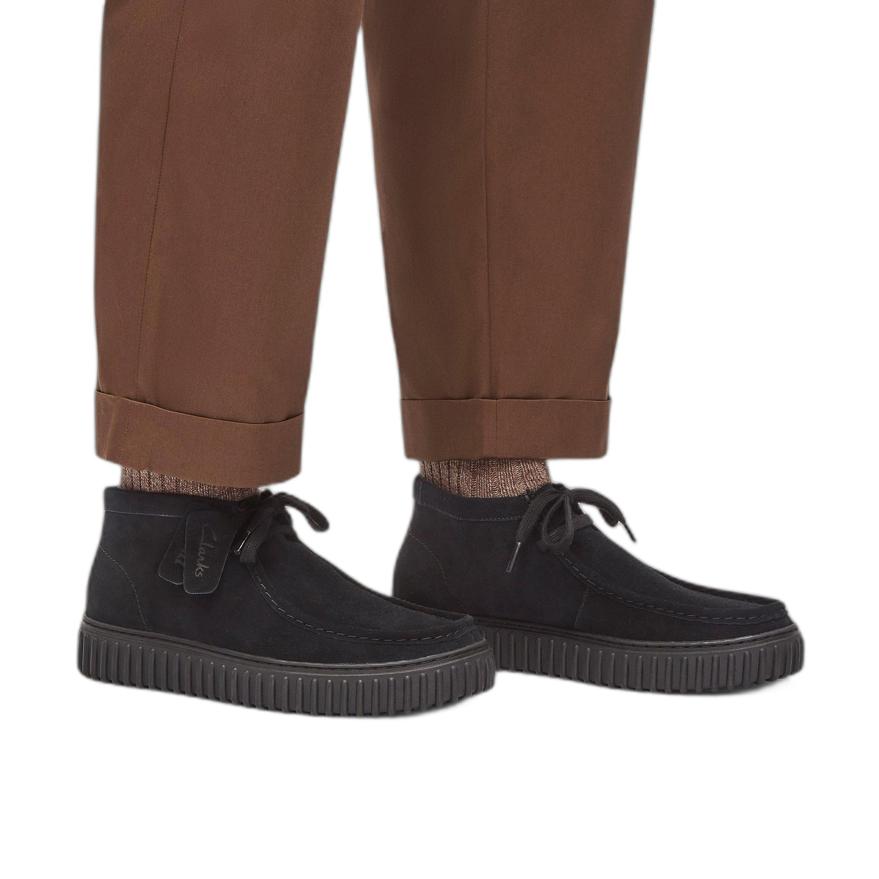 product/c/l/clarks_26173664_black-suede_10.jpg