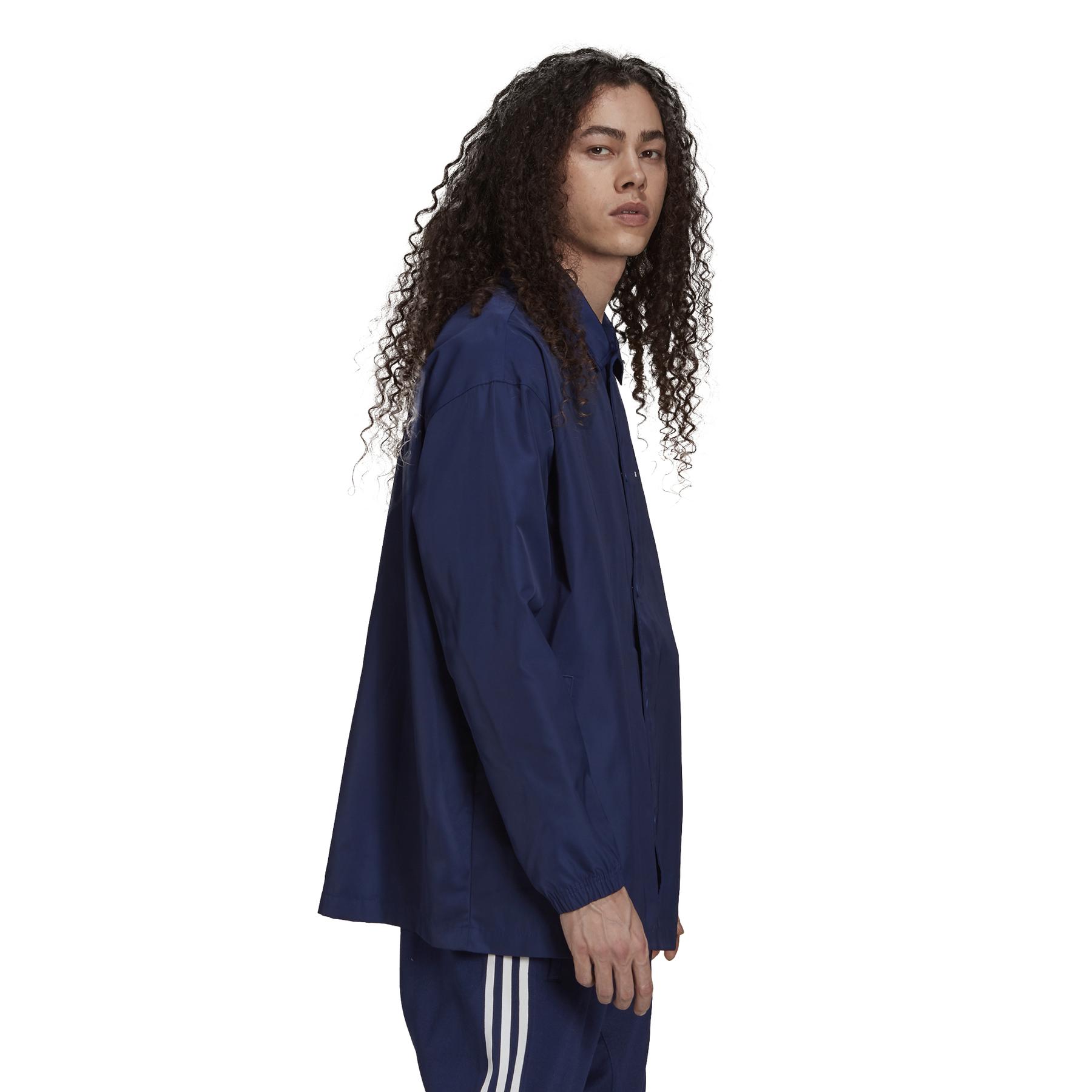 product/h/0/h09128_app_on-model_walking_white.jpg