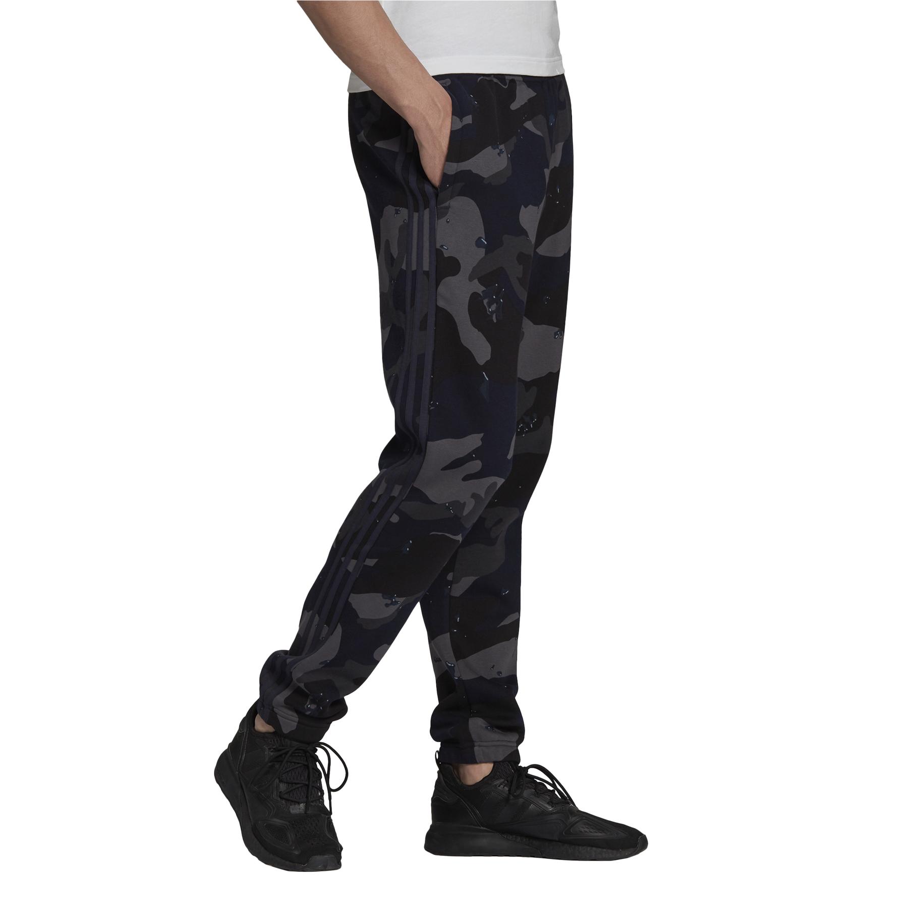 product/h/1/h13469_app_on-model_walking_white.jpg