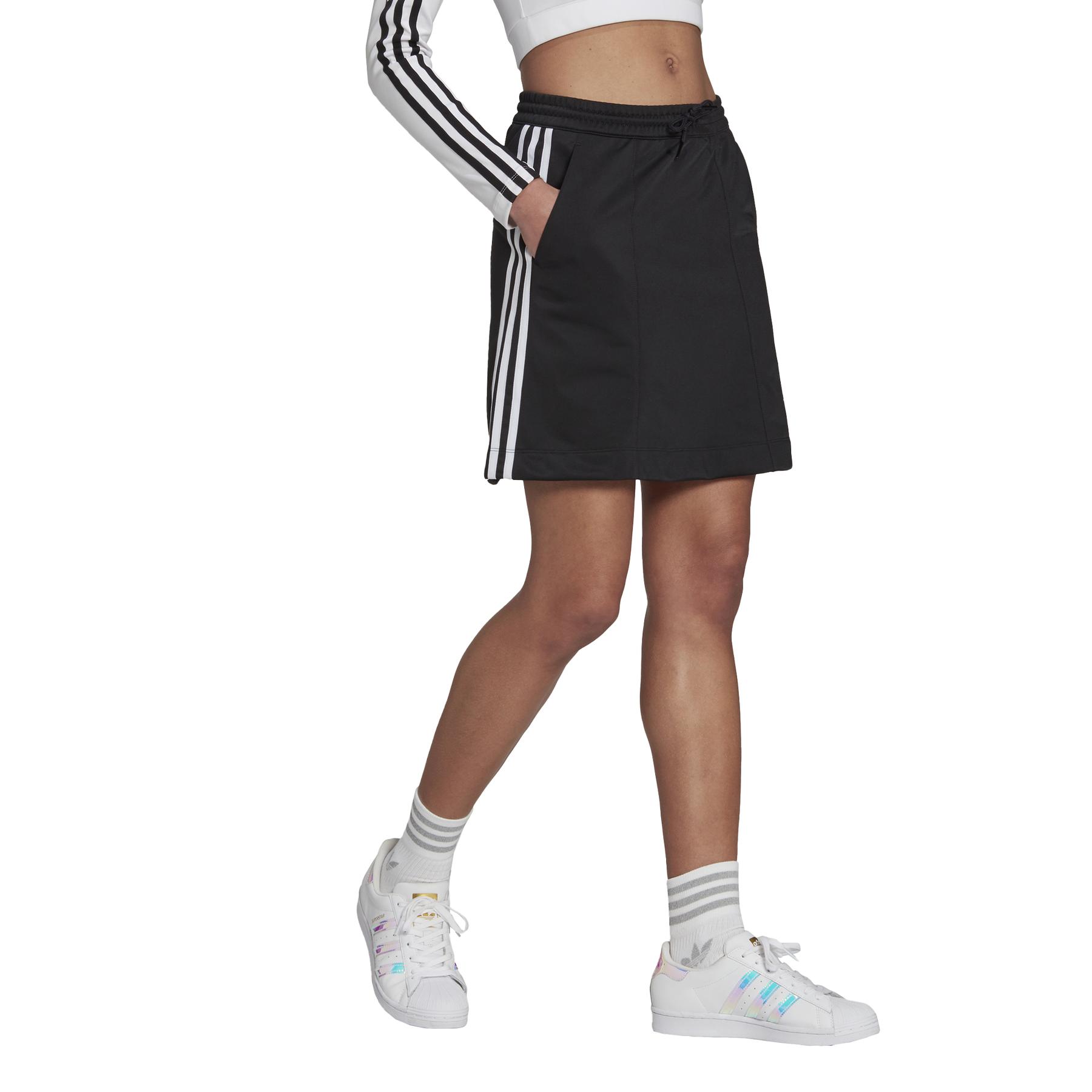 product/h/3/h37774_app_on-model_walking_white.jpg