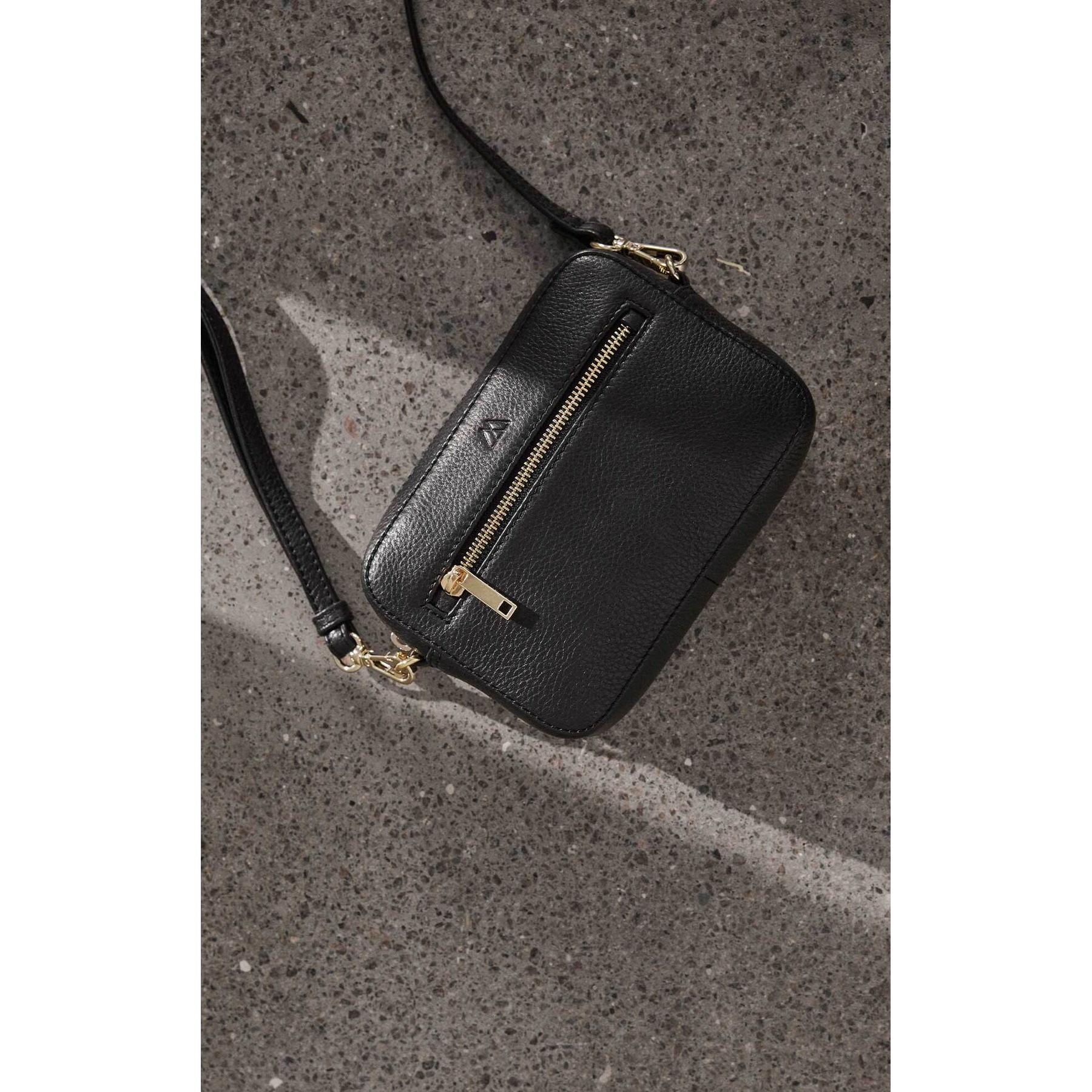 product/m/a/markberg_5470gra-102_black-w-gold_3.jpg
