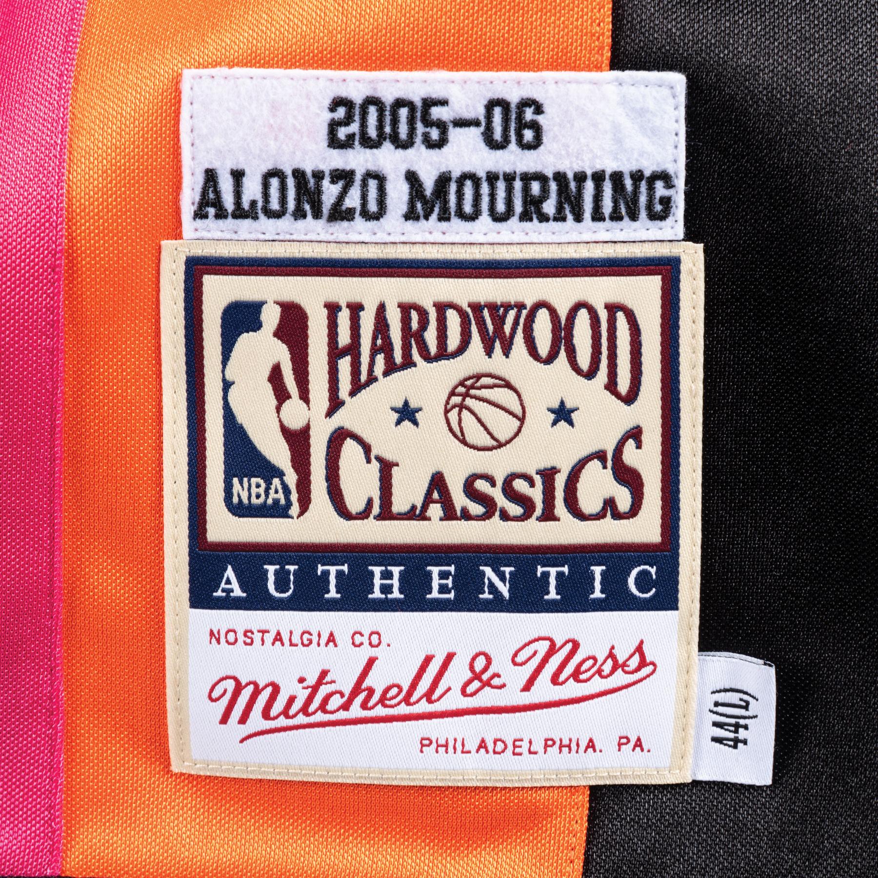 product/m/i/mitchell-ness_ajy4el18032-mheblck05amo_2.jpg