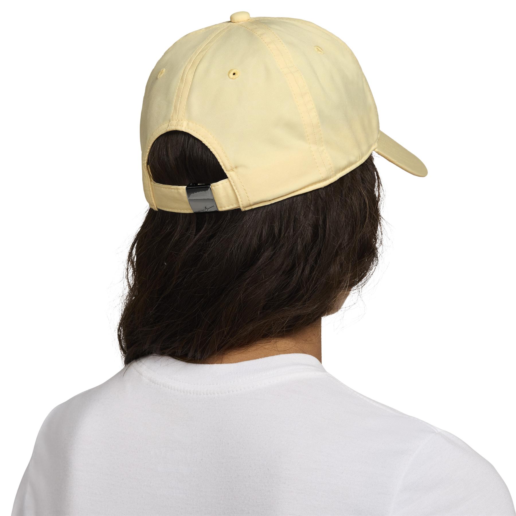 product/n/i/nike_fb5372-114_muslin-metallic-silver_2.jpg
