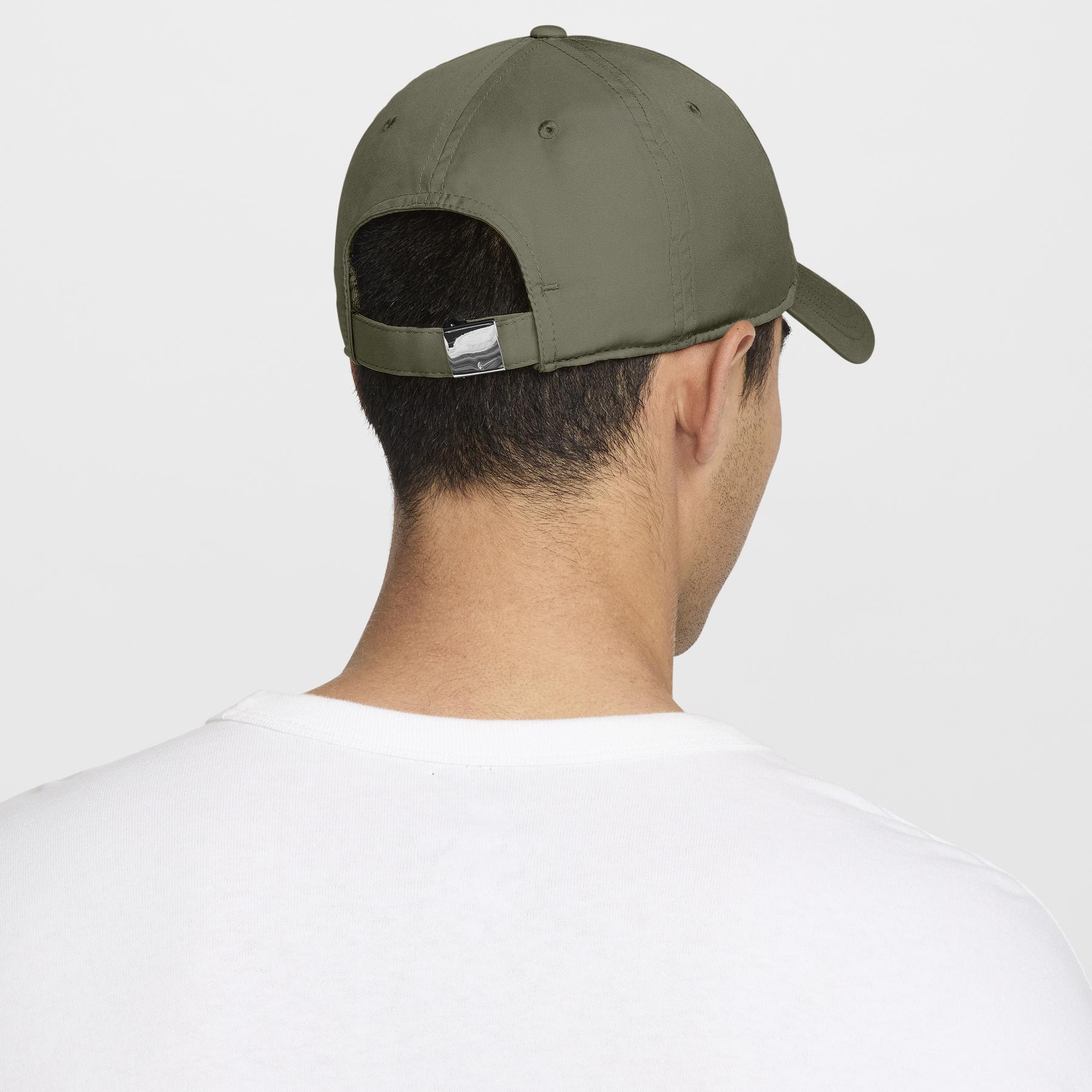 product/n/i/nike_fb5372-222_medium-olive-metallic-silver_5.jpg