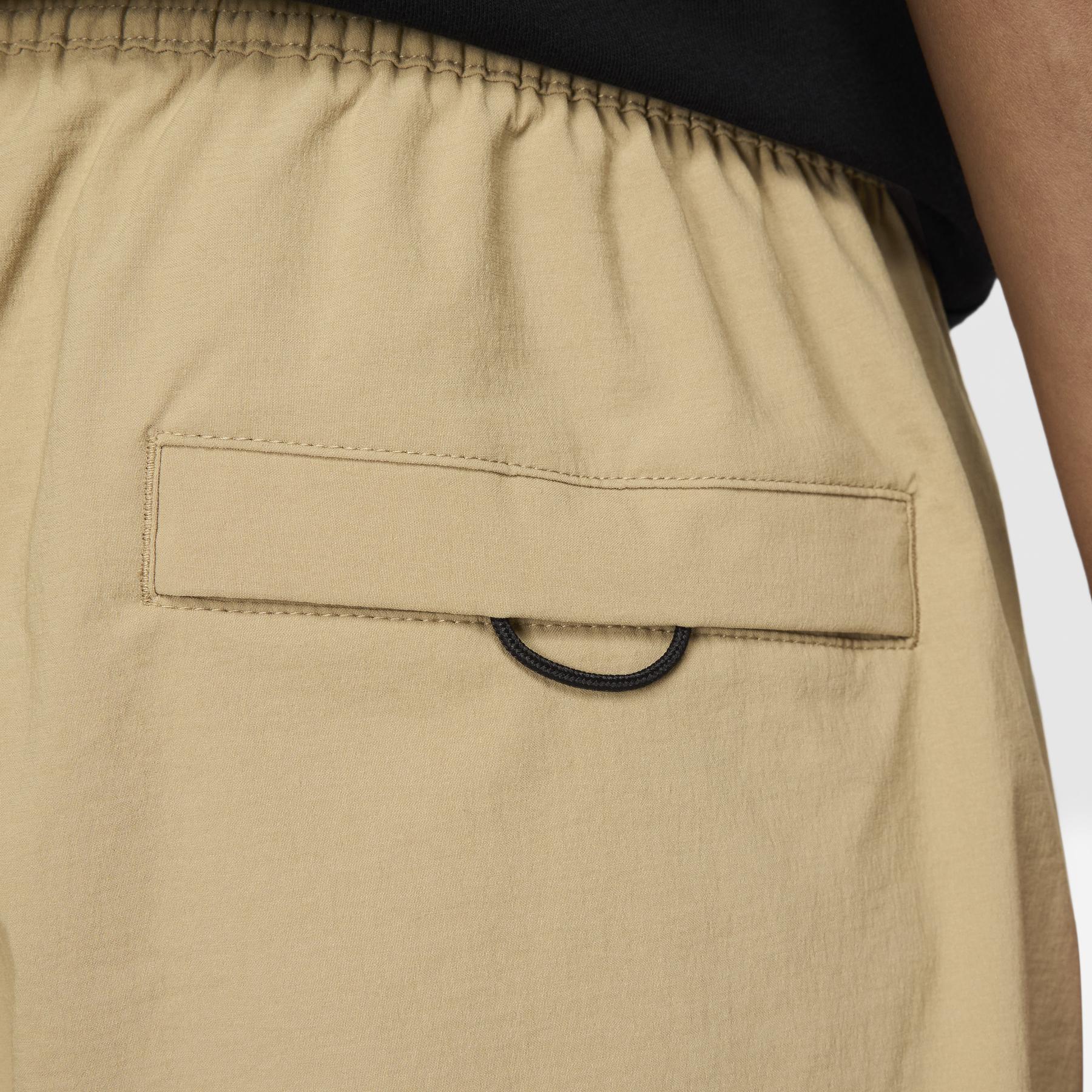 product/n/i/nike_hm8241-297_parachute-beige-black_1.jpg
