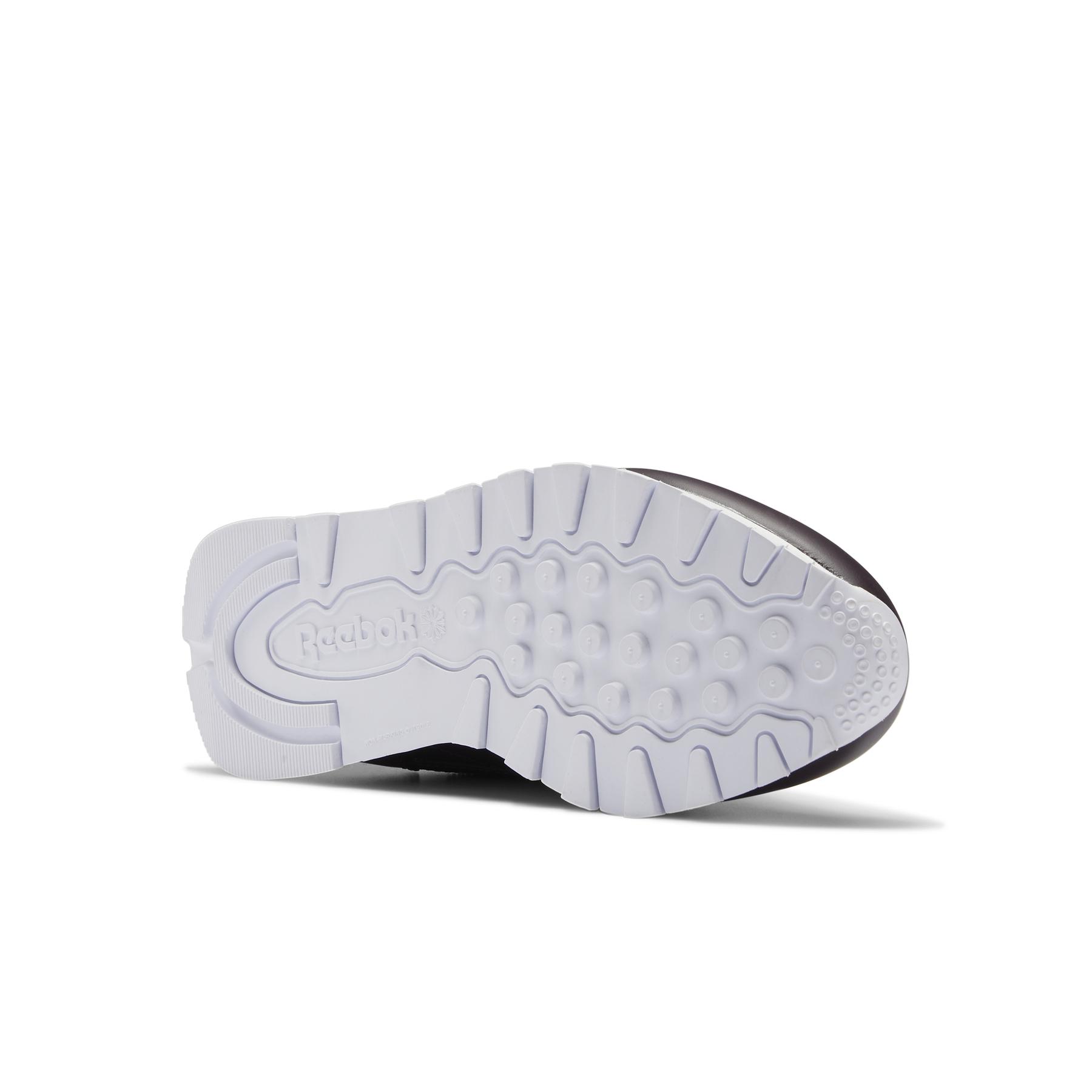 product/r/e/reebok-classics_fw1258_3_footwear_photography_bottom_view_white_000.jpg