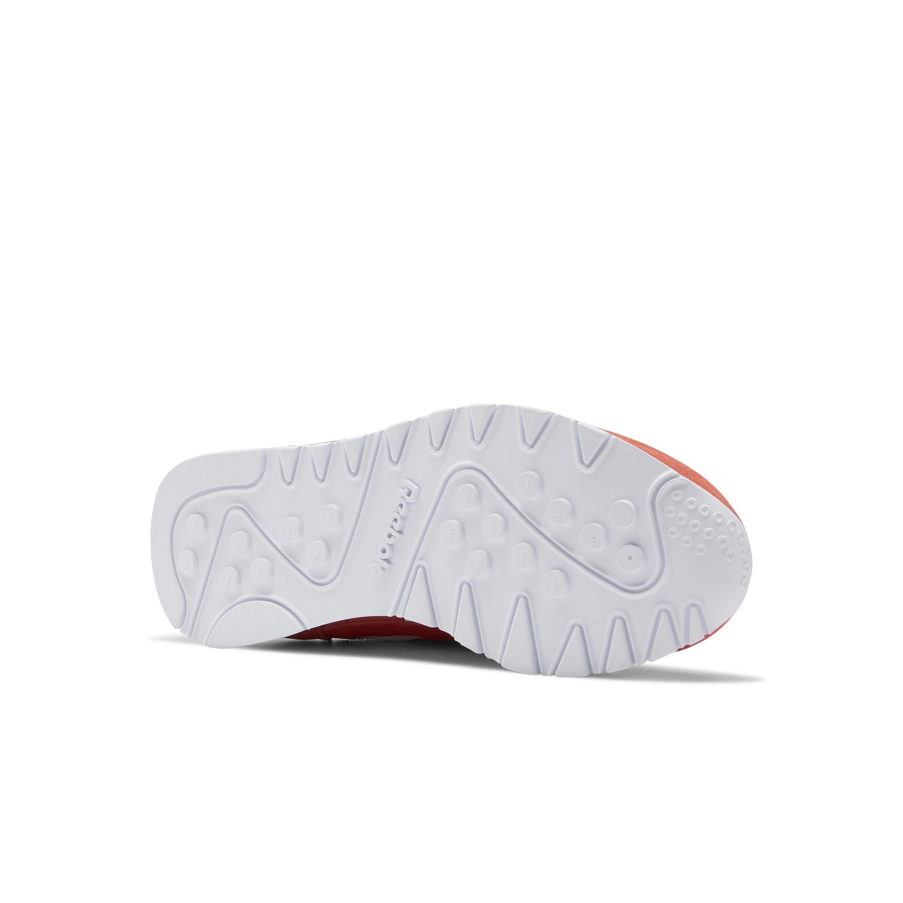 product/r/e/reebok-classics_fz0818_3_footwear_photography_bottom_view_white_000.jpg