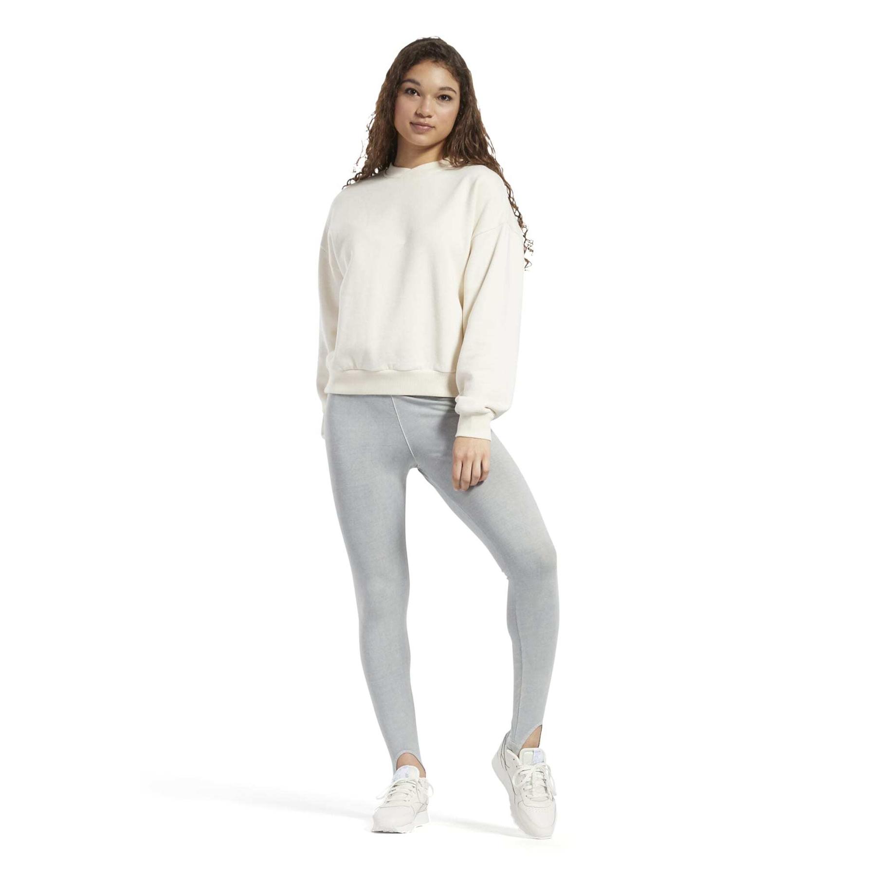 product/r/e/reebok-classics_hh9696_6_apparel_on_model_standard_outfit_view_white.jpg