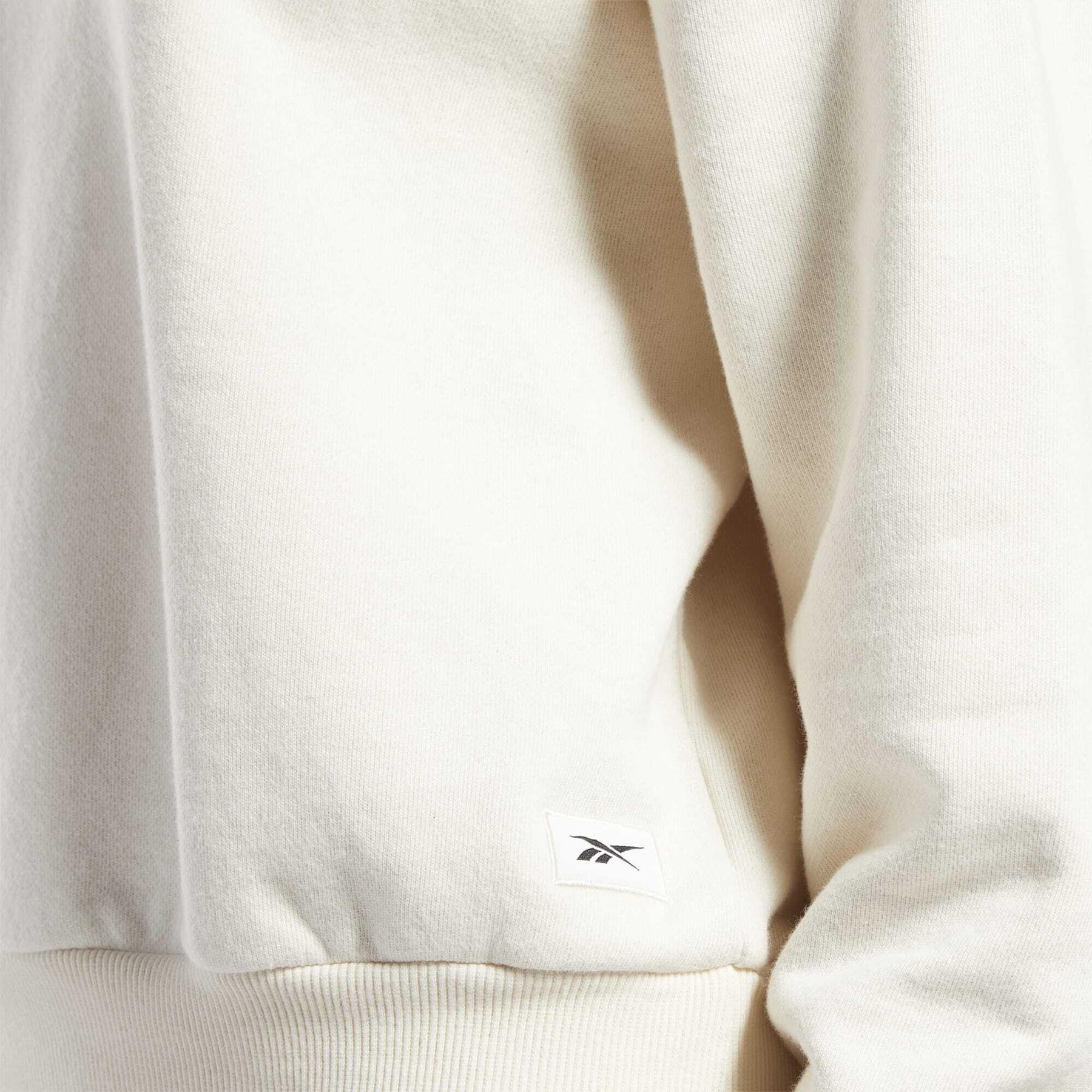 product/r/e/reebok-classics_hh9696_8_apparel_on_model_detail_view_2_white.jpg