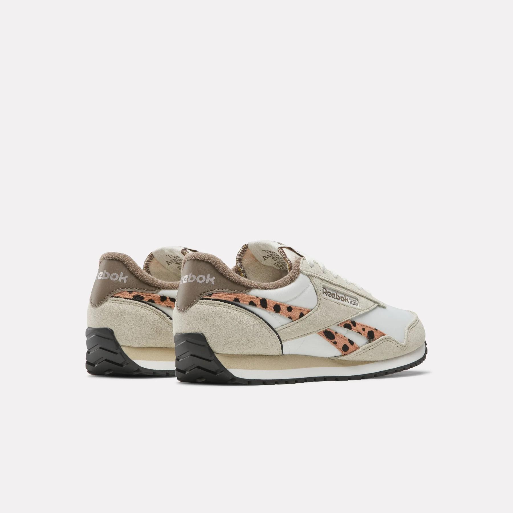 product/r/e/reebok_100239219_chalk-classic-beige-trek-grey_3.jpg