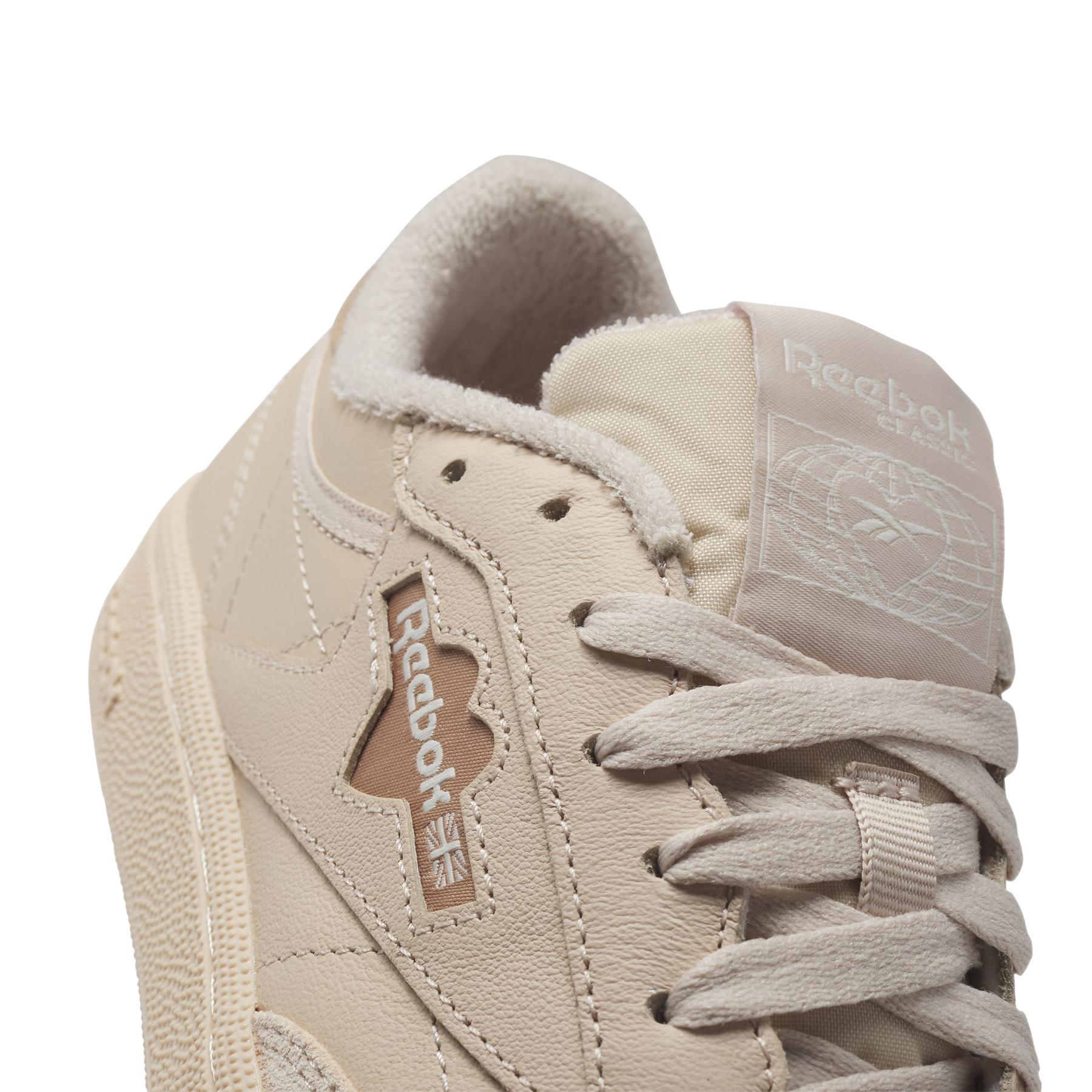 product/r/e/reebok_hq7100_8_footwear_photography_detail_view_2_white.jpg
