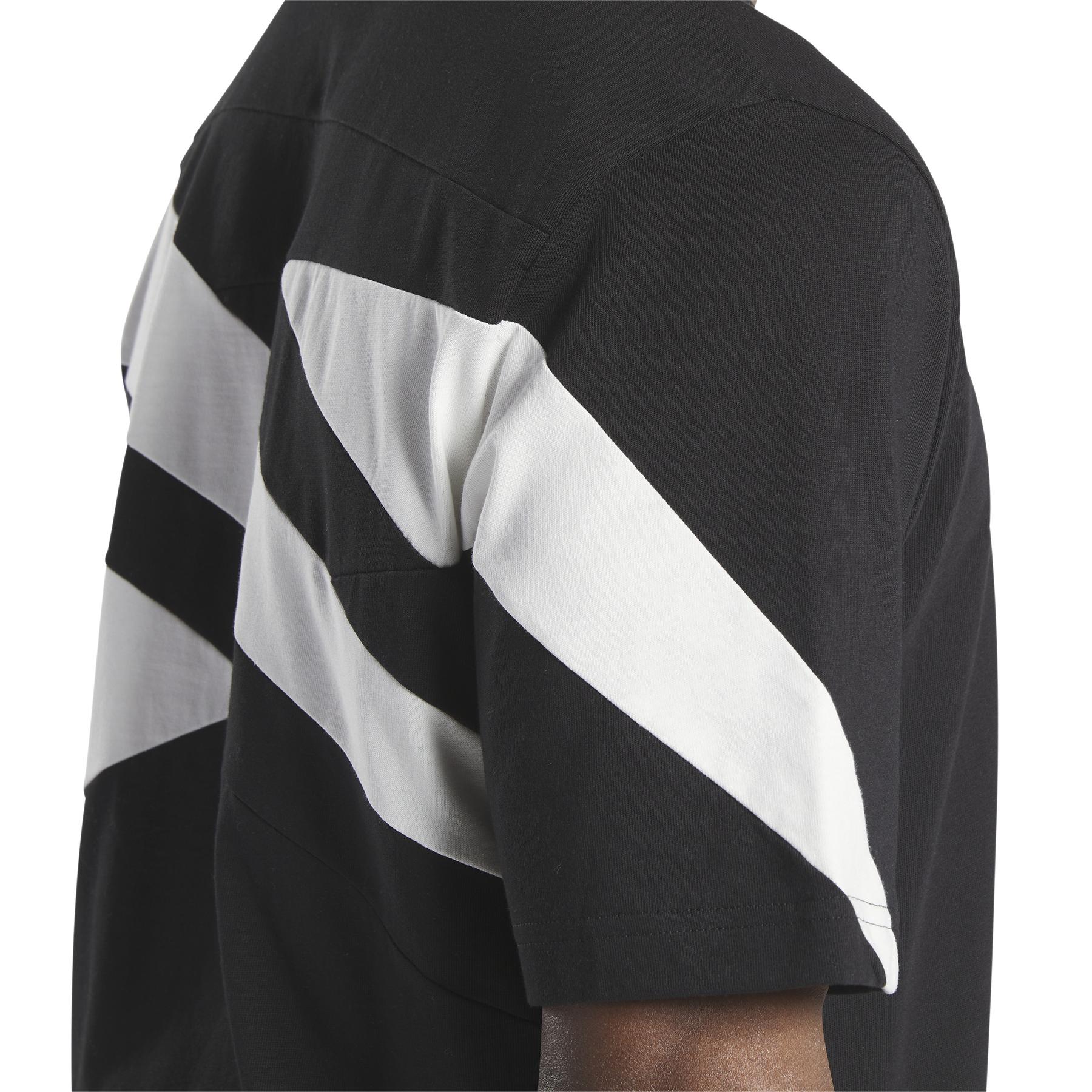 product/r/e/reebok_hy7101_6_apparel_on_model_detail_view_2_white.jpg